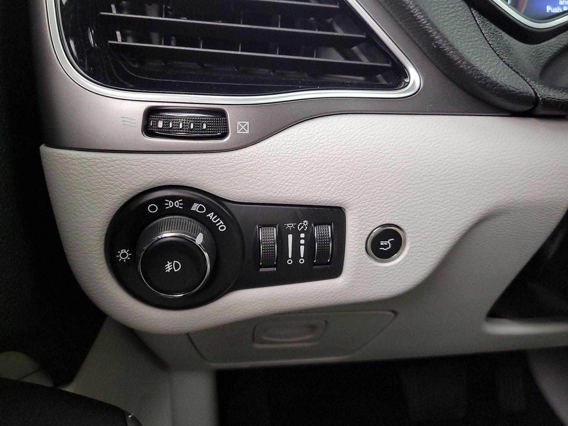 Thumbnail: 2019 Jeep Cherokee - 13