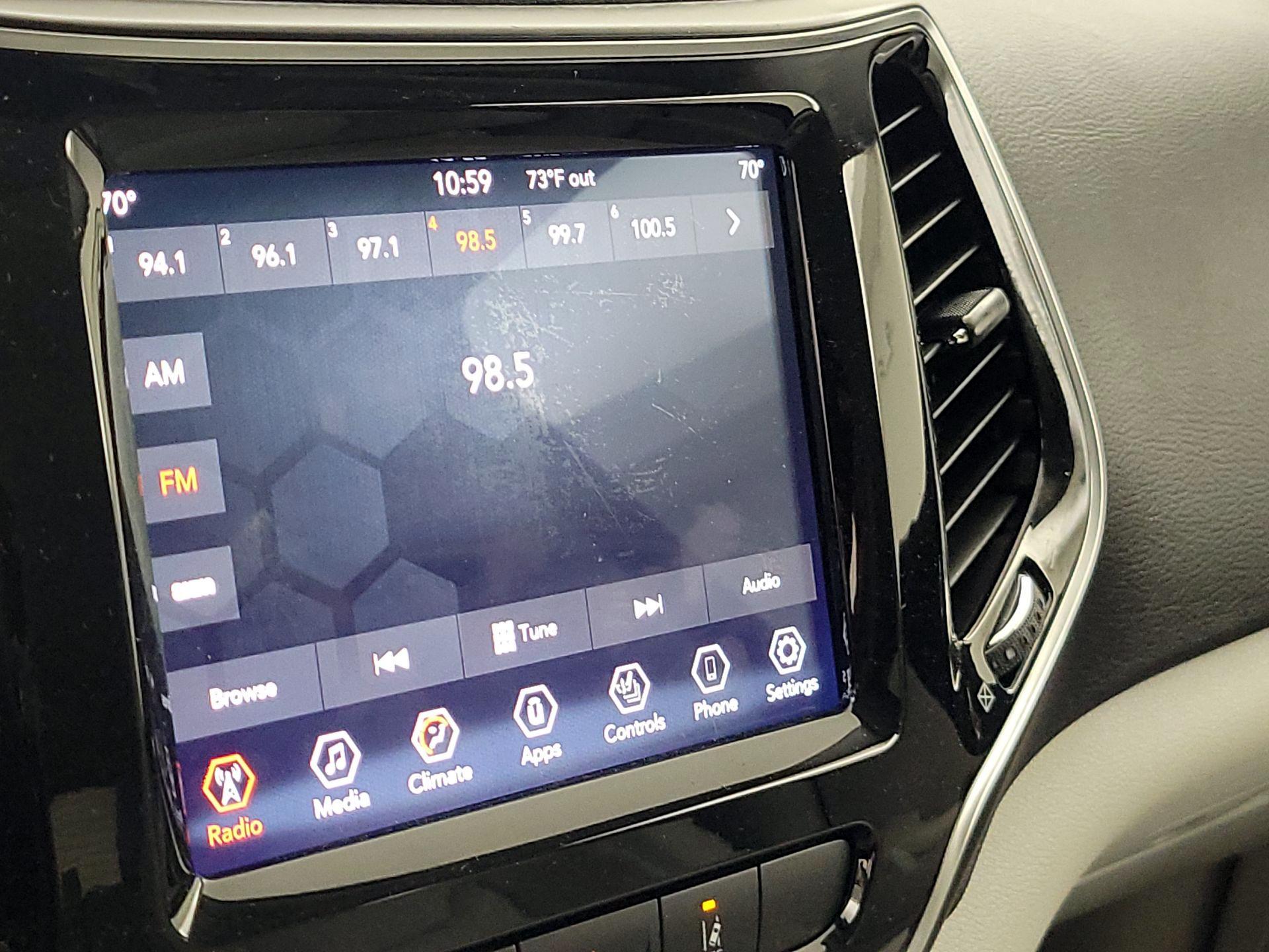 Thumbnail: 2019 Jeep Cherokee - 15