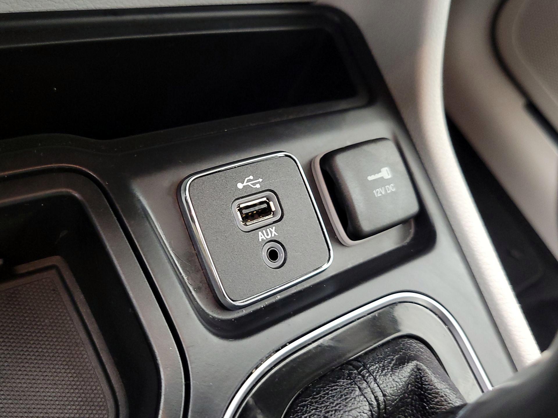 Thumbnail: 2019 Jeep Cherokee - 18