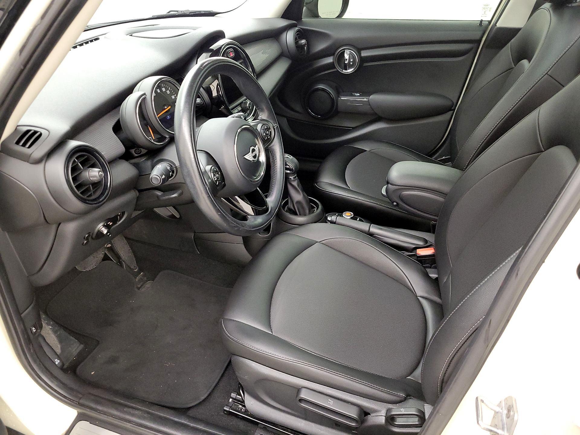 Thumbnail: 2017 MINI Cooper Hardtop - 11