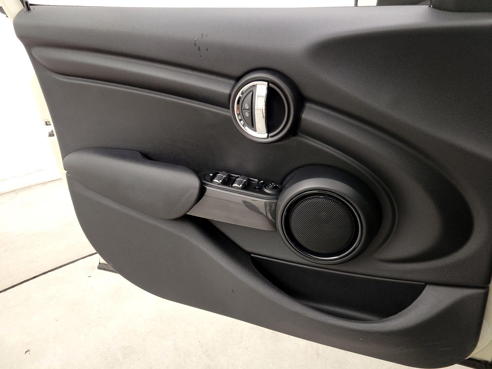 Thumbnail: 2017 MINI Cooper Hardtop - 12