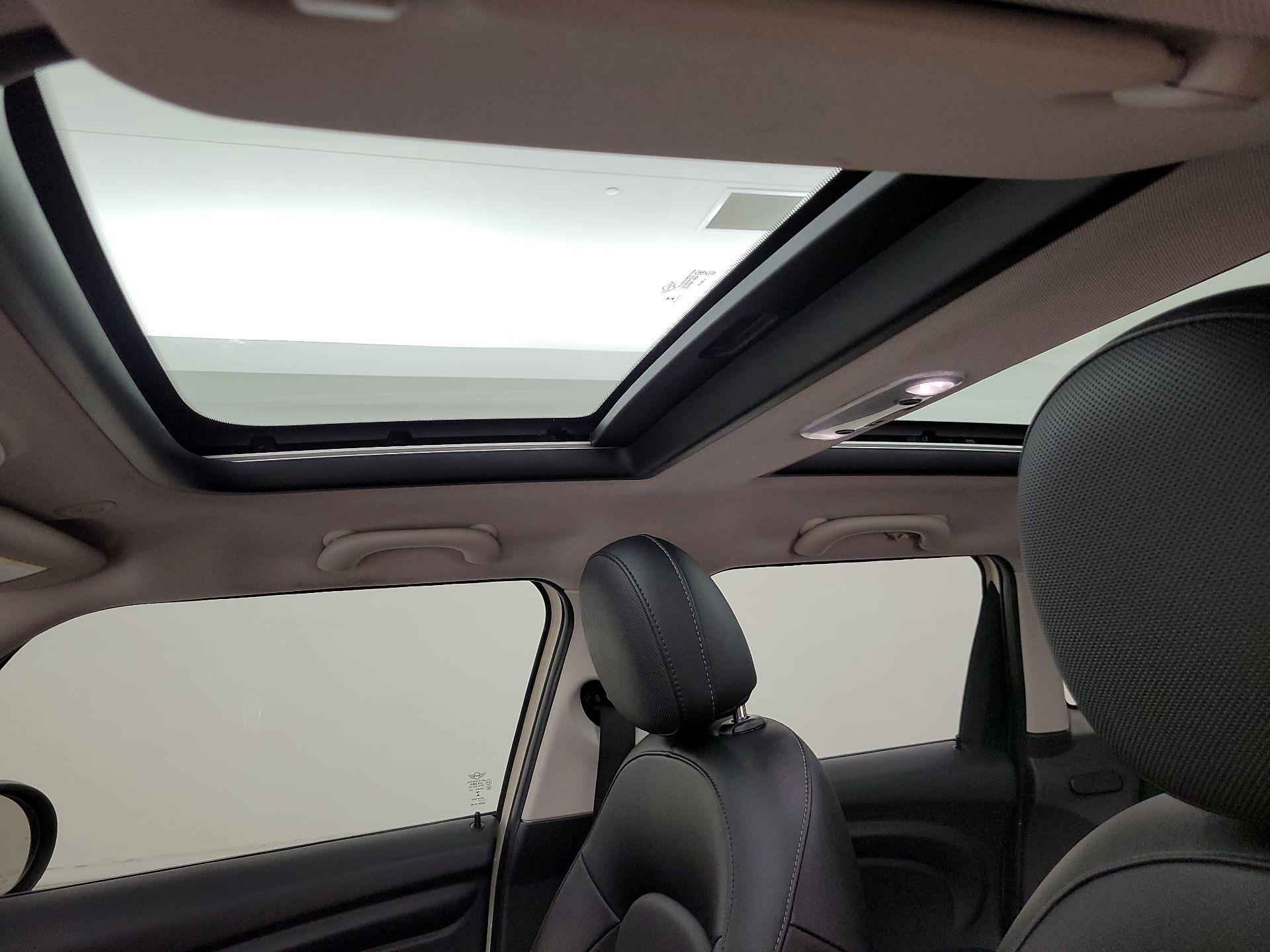 Thumbnail: 2017 MINI Cooper Hardtop - 19