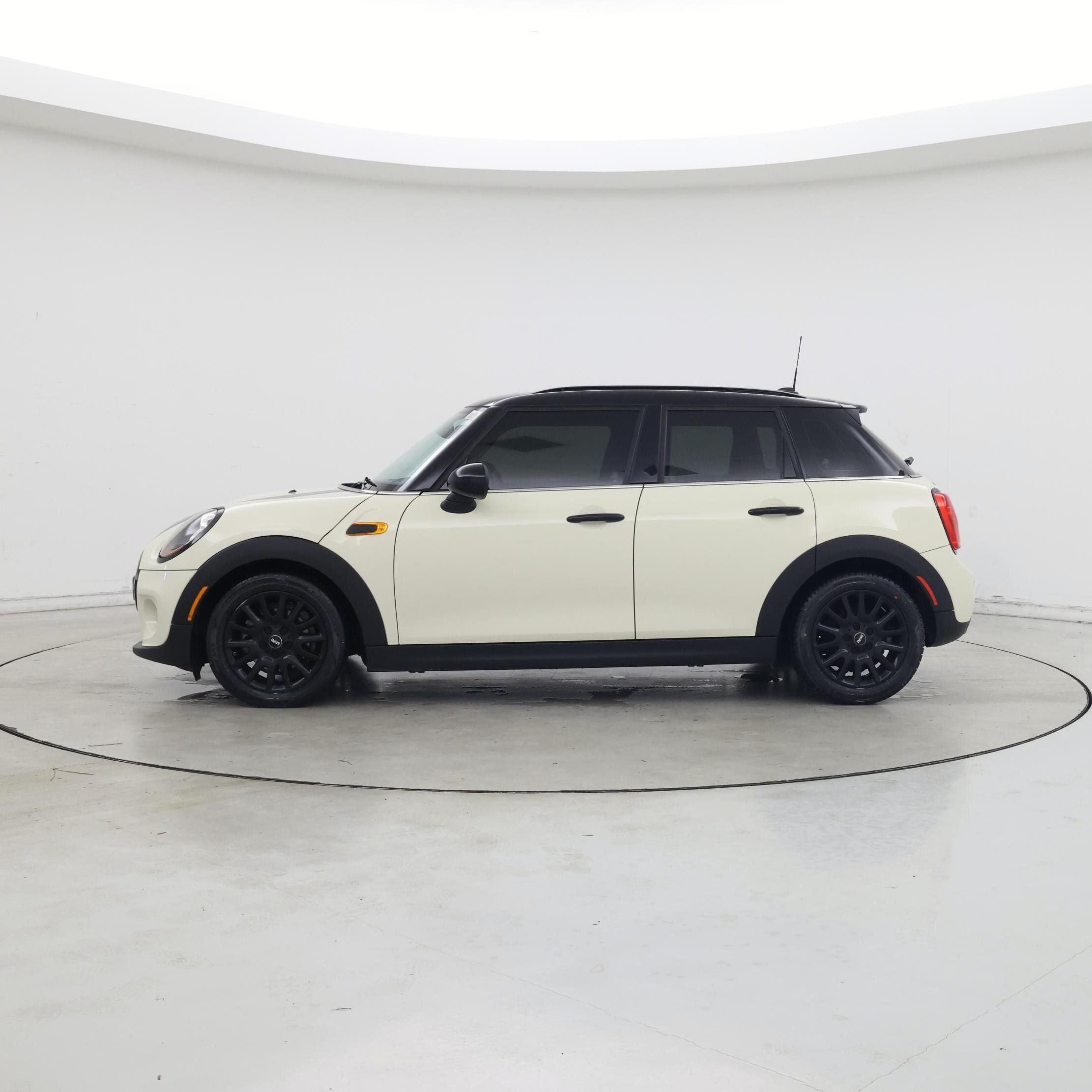 Thumbnail: 2017 MINI Cooper Hardtop - 3