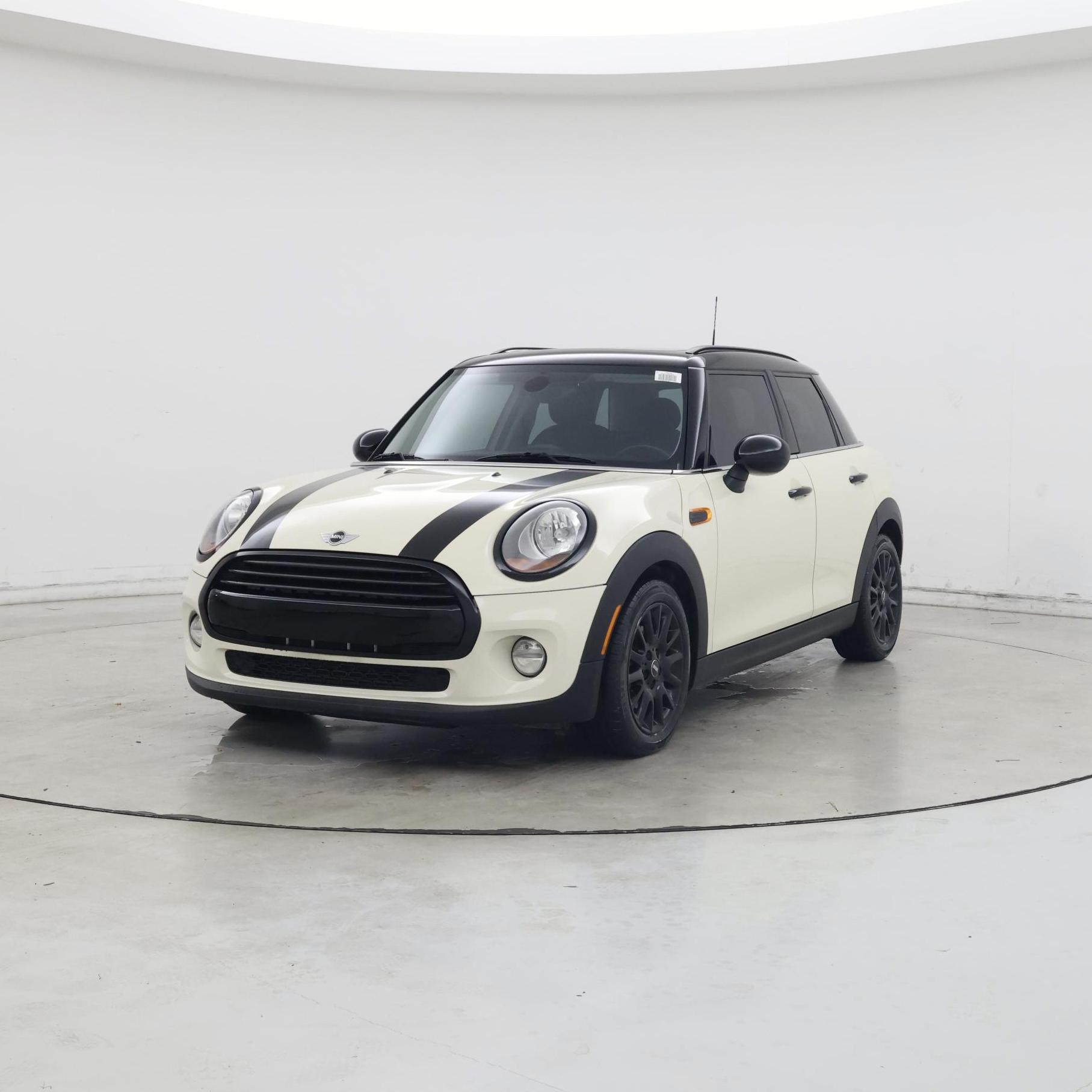Thumbnail: 2017 MINI Cooper Hardtop - 4