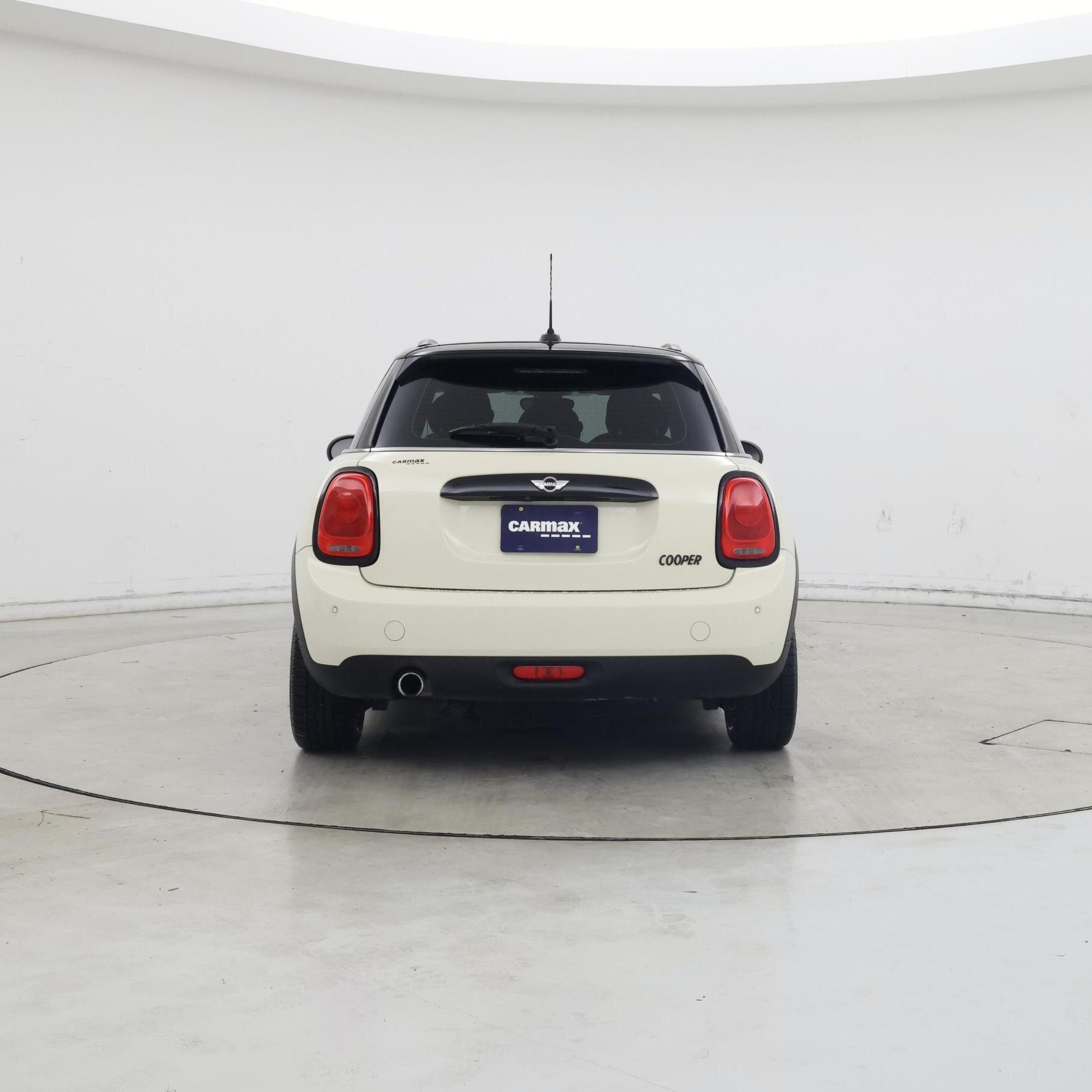 Thumbnail: 2017 MINI Cooper Hardtop - 6