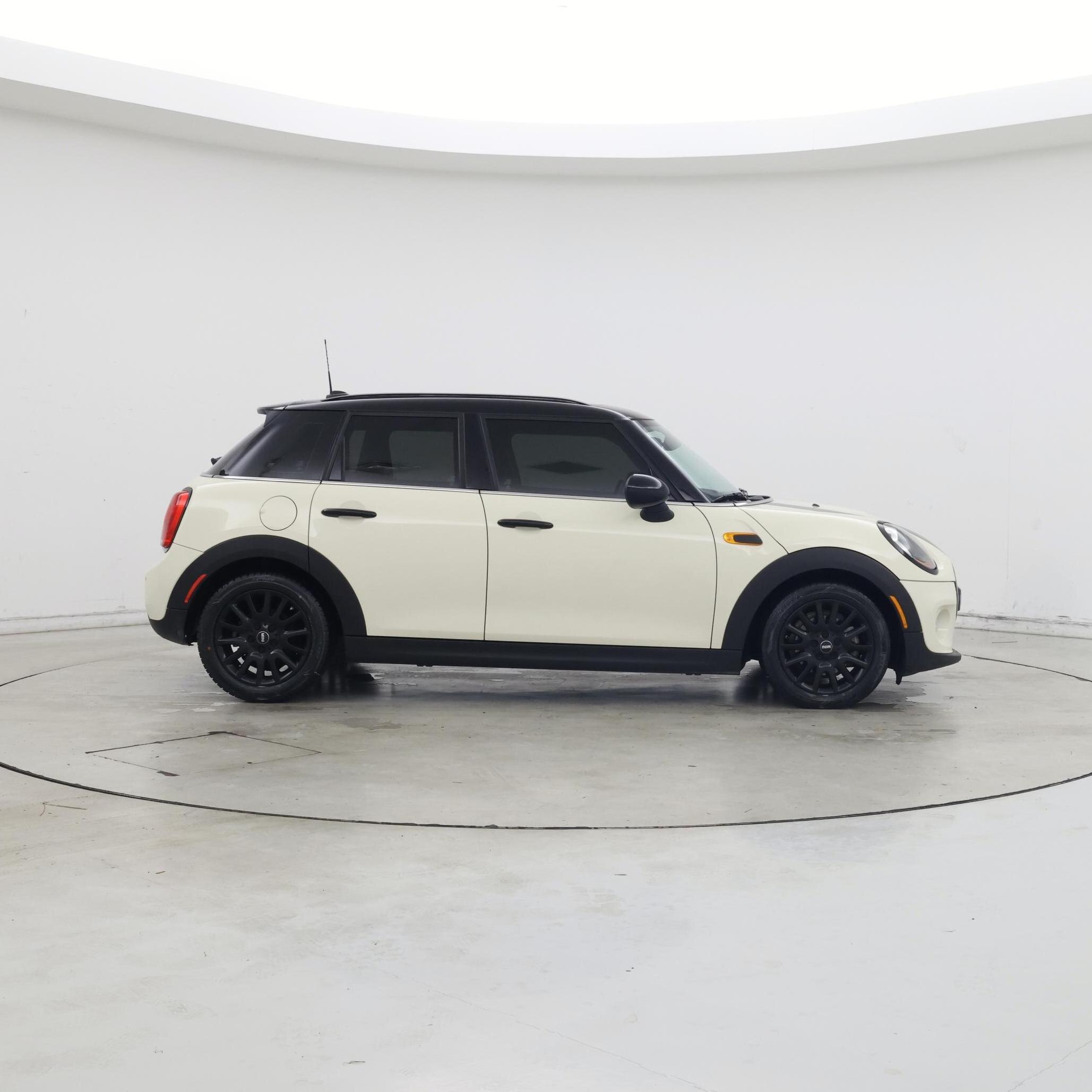 Thumbnail: 2017 MINI Cooper Hardtop - 7