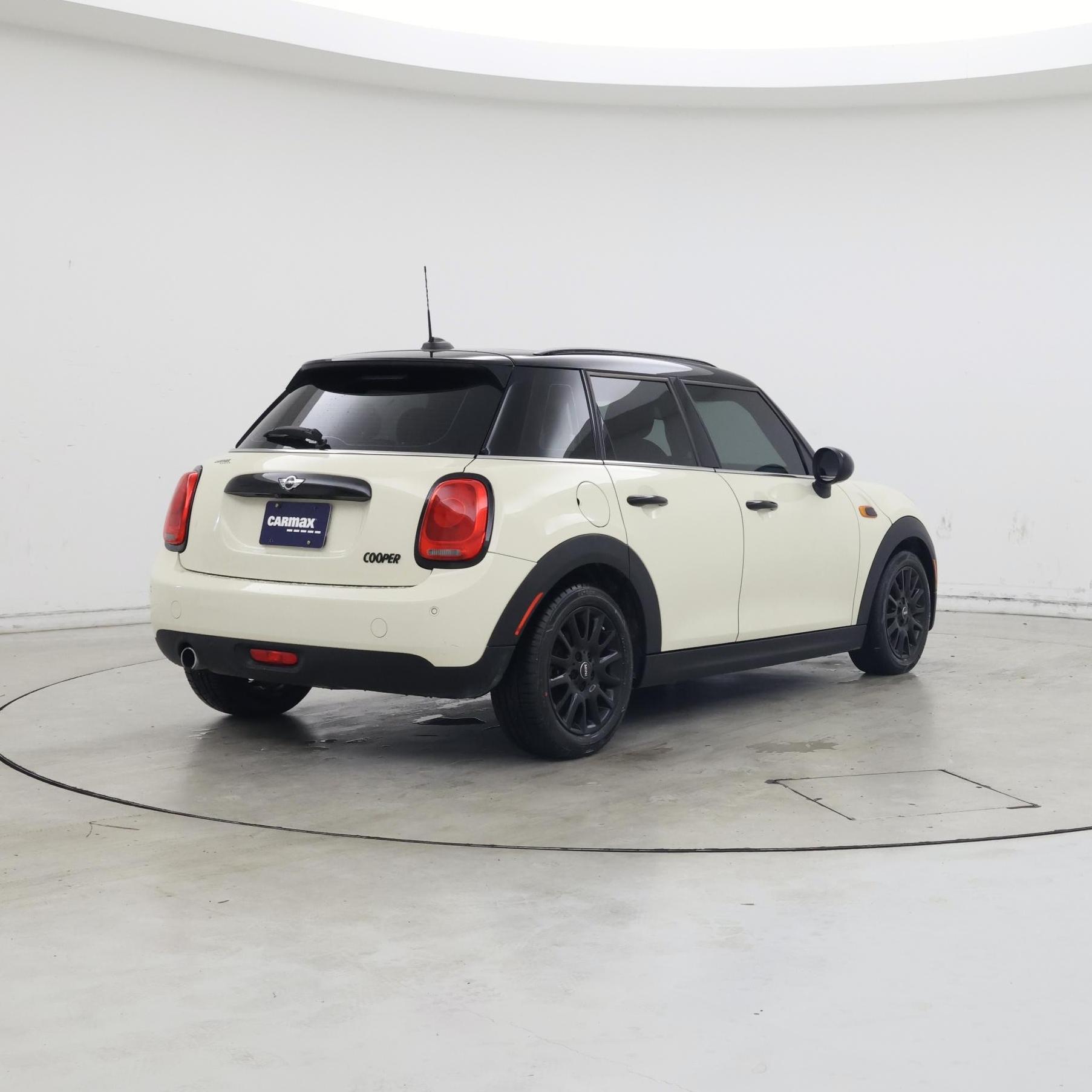 Thumbnail: 2017 MINI Cooper Hardtop - 8
