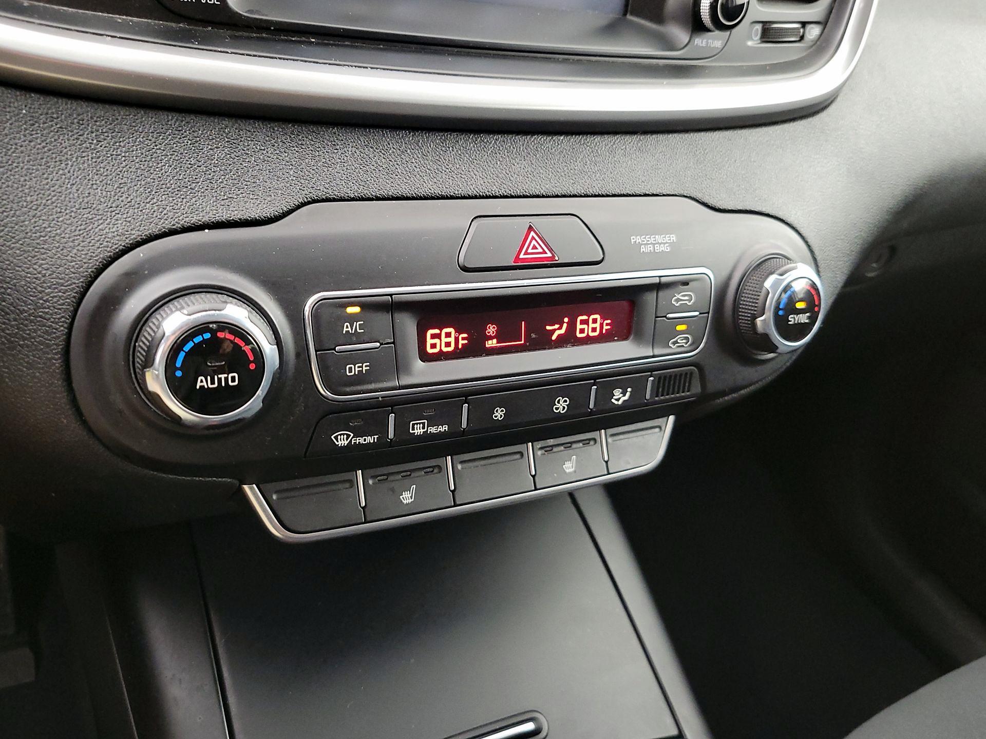 Thumbnail: 2020 Kia Sorento - 16