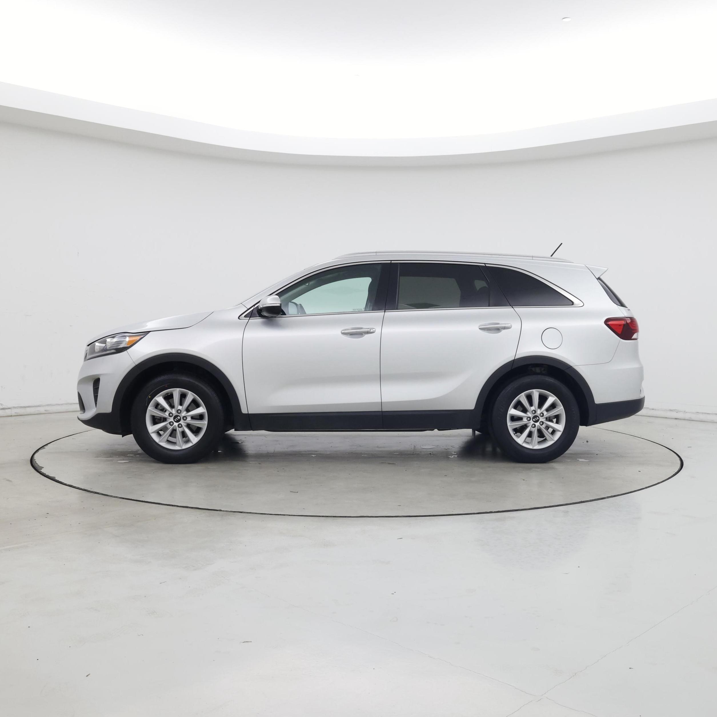 Thumbnail: 2020 Kia Sorento - 3