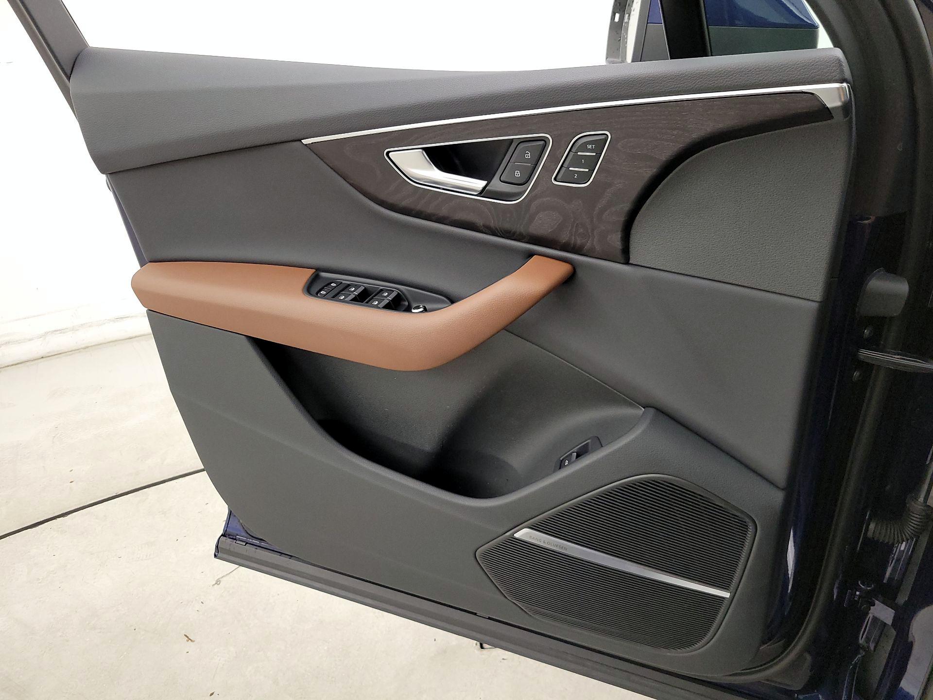 Thumbnail: 2021 Audi Q7 - 12