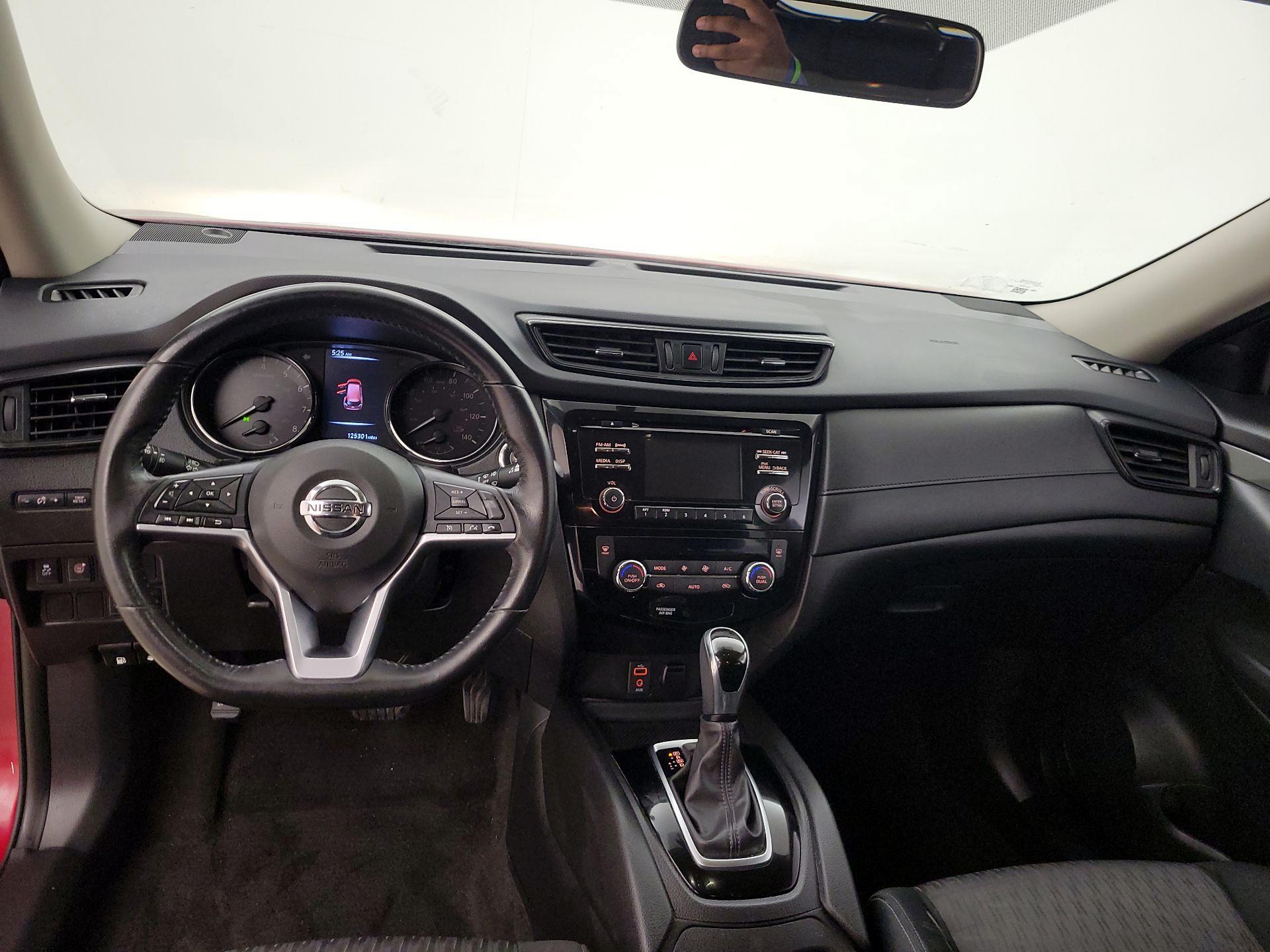 Thumbnail: 2017 Nissan Rogue - 9