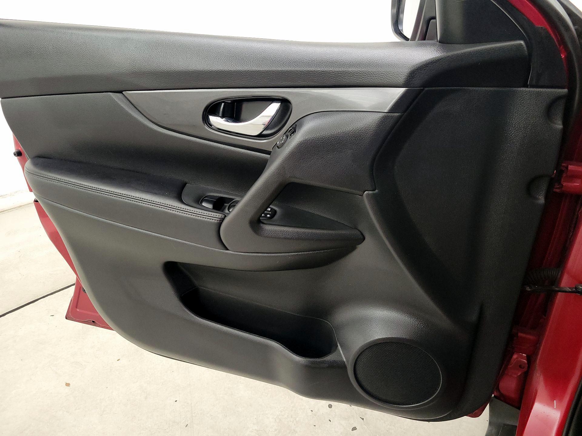 Thumbnail: 2017 Nissan Rogue - 12