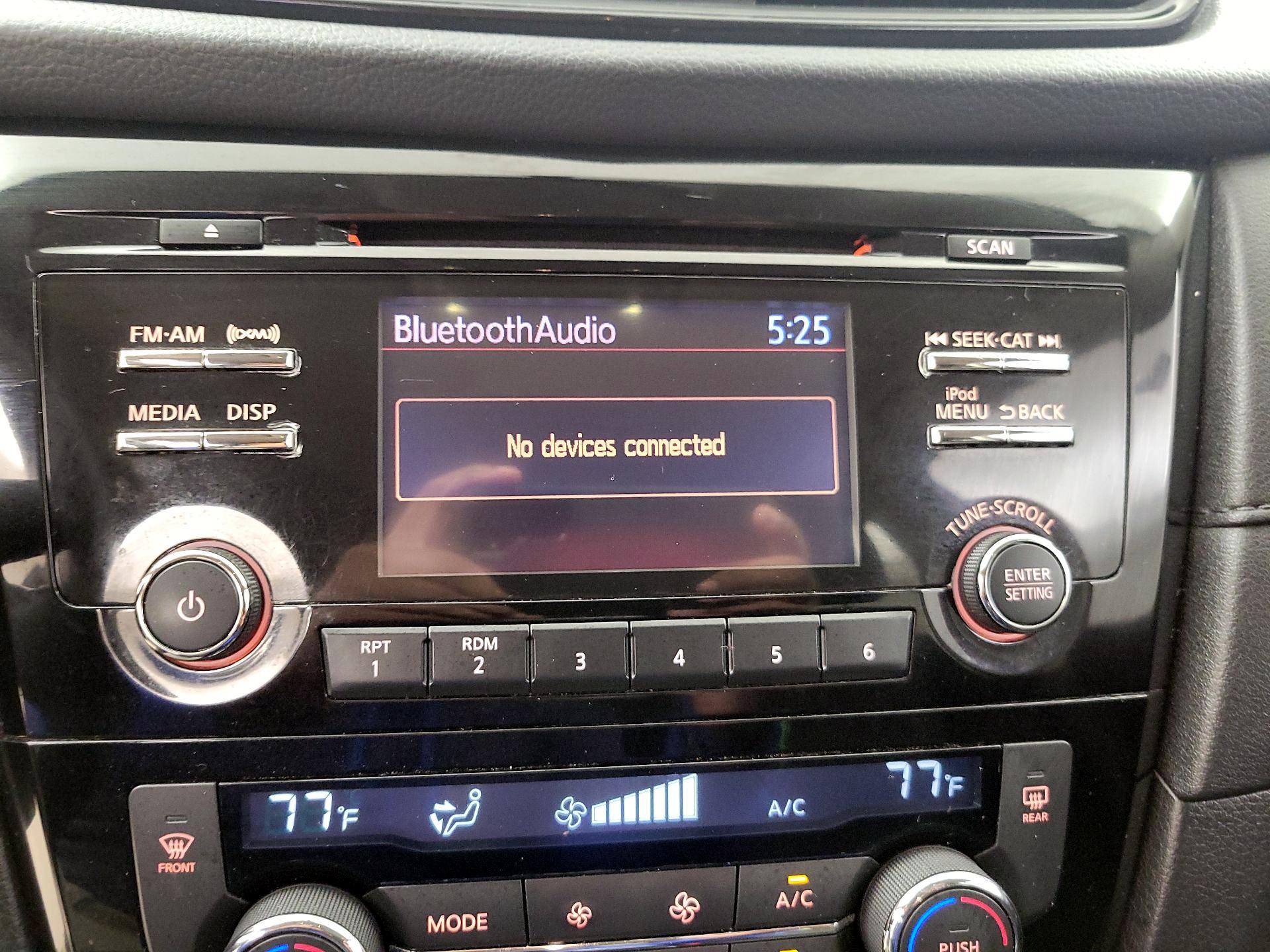 Thumbnail: 2017 Nissan Rogue - 15