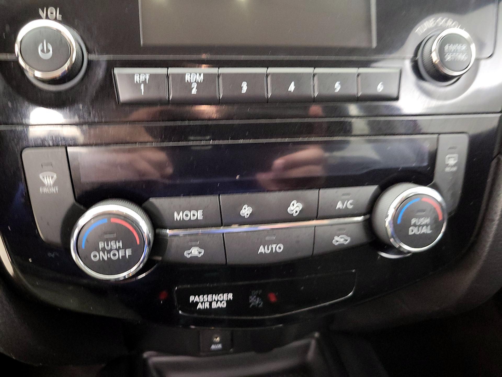 Thumbnail: 2017 Nissan Rogue - 16