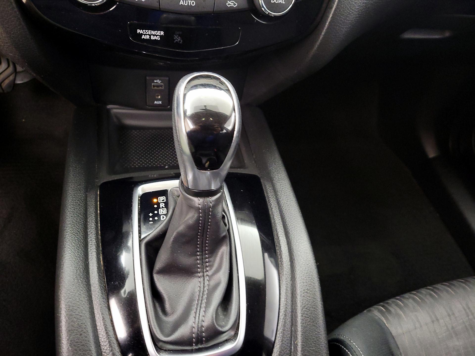 Thumbnail: 2017 Nissan Rogue - 17