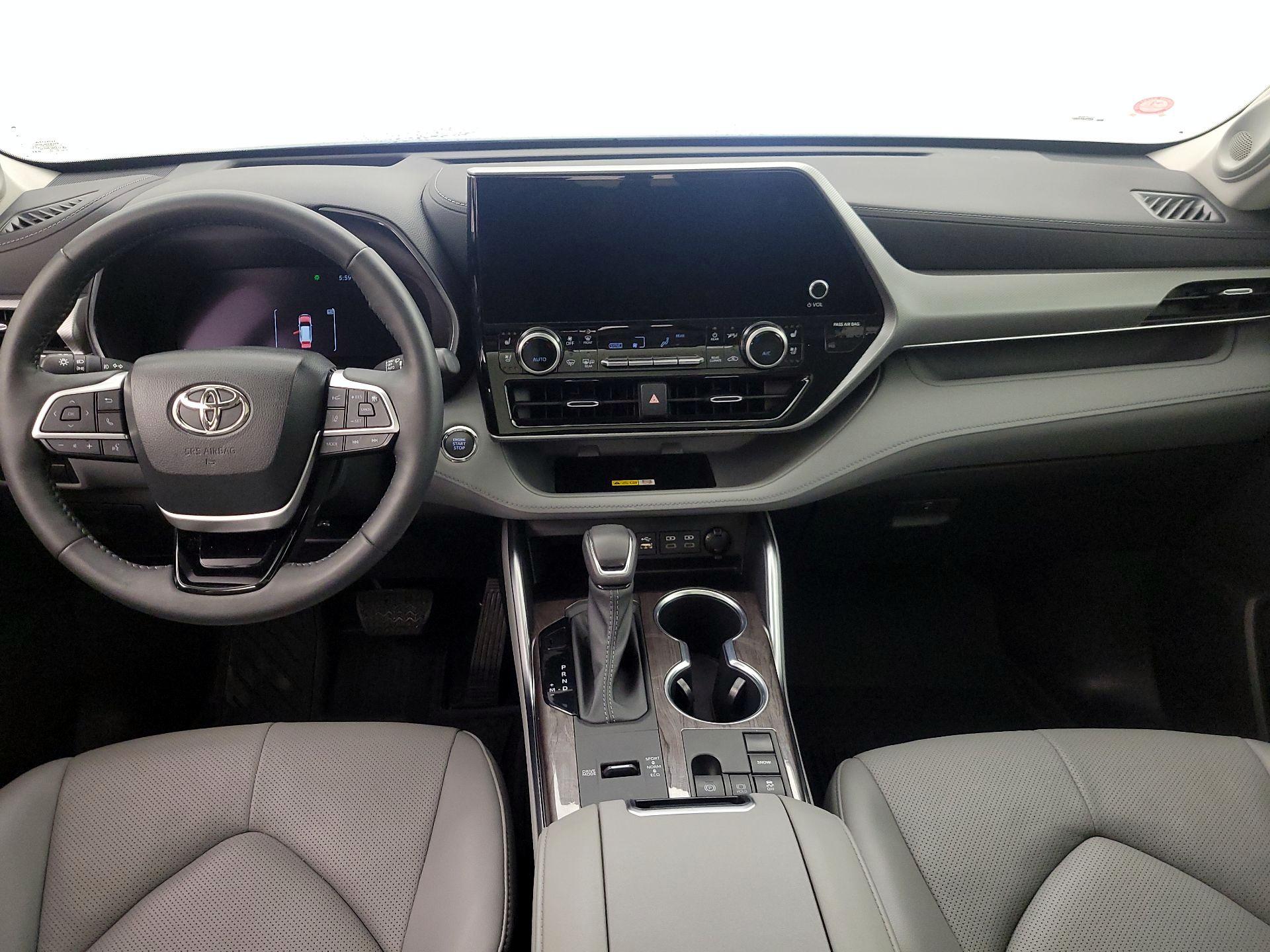 Thumbnail: 2023 Toyota Highlander - 9