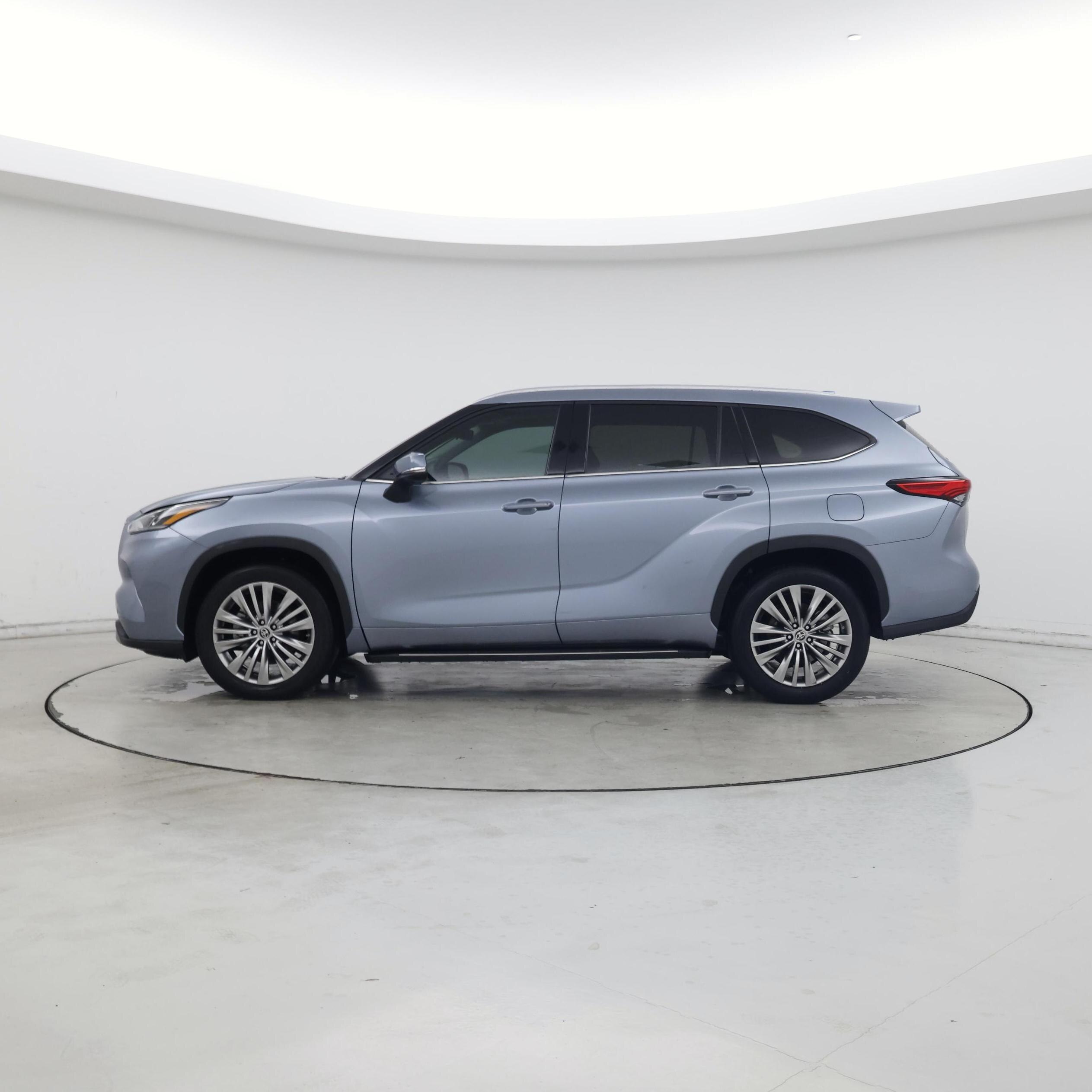 Thumbnail: 2023 Toyota Highlander - 3