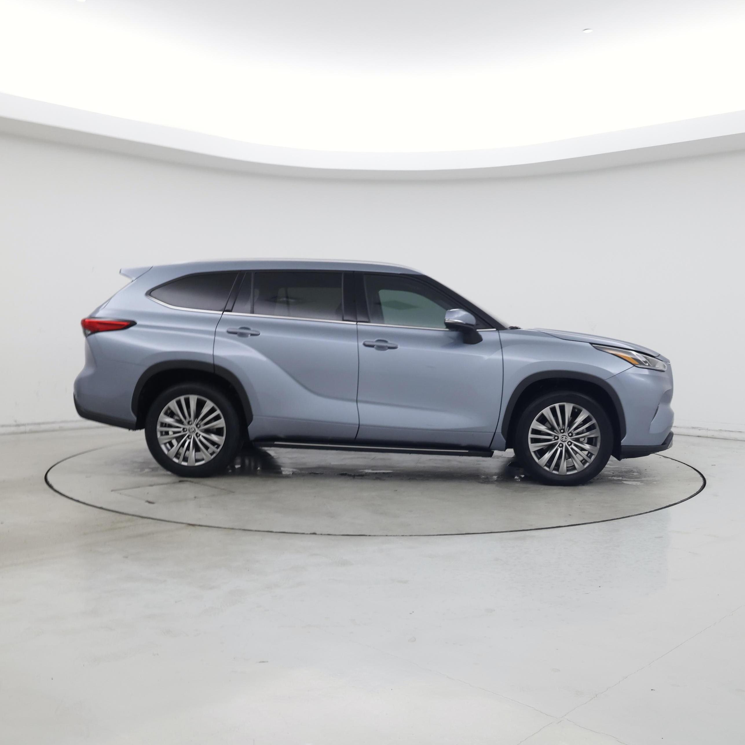 Thumbnail: 2023 Toyota Highlander - 7