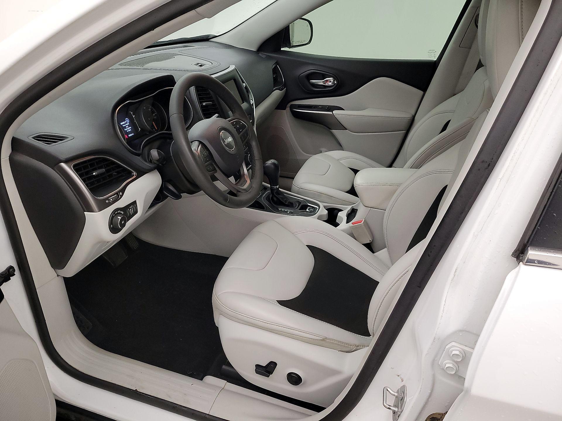 Thumbnail: 2020 Jeep Cherokee - 11