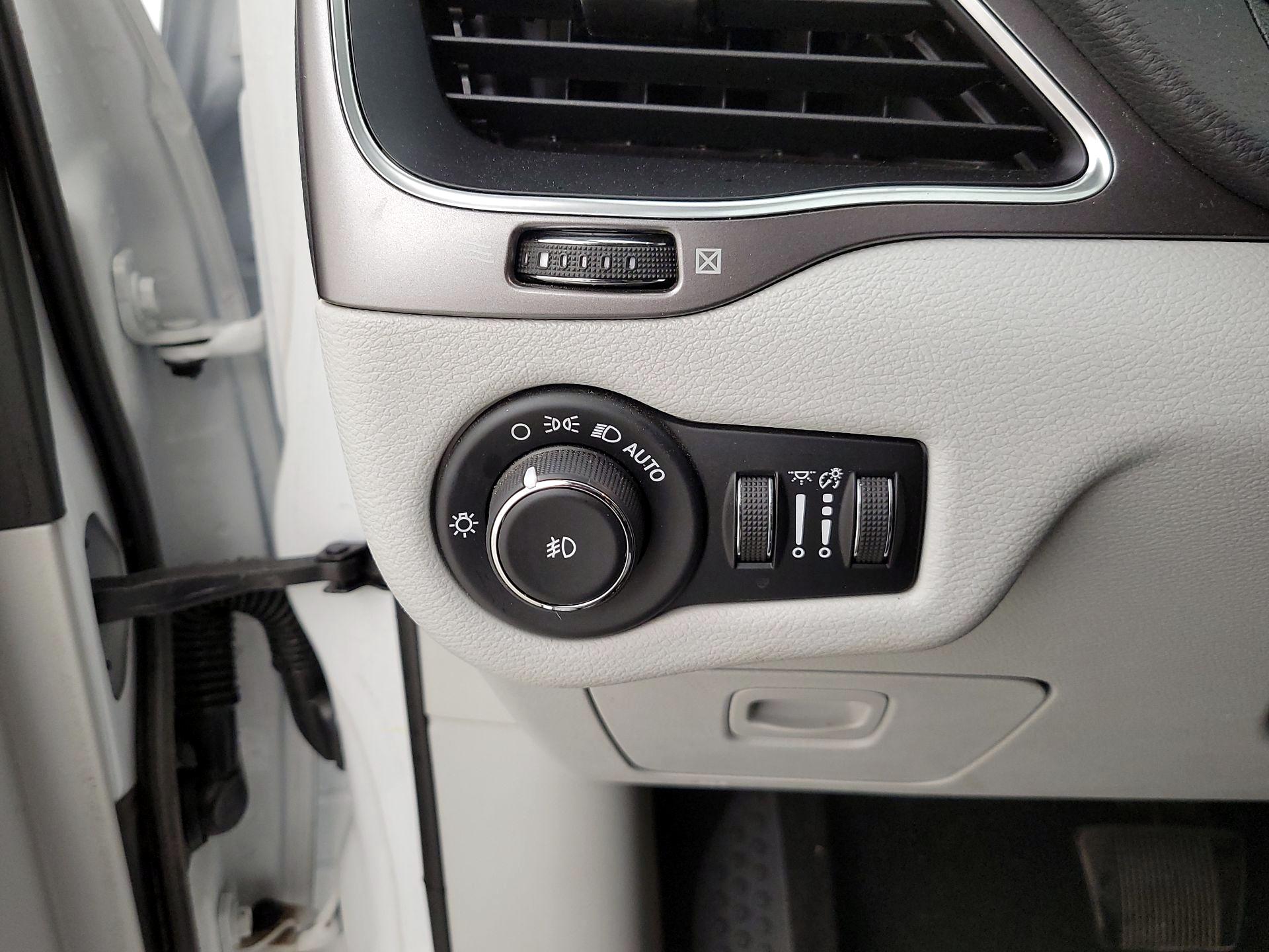 Thumbnail: 2020 Jeep Cherokee - 13