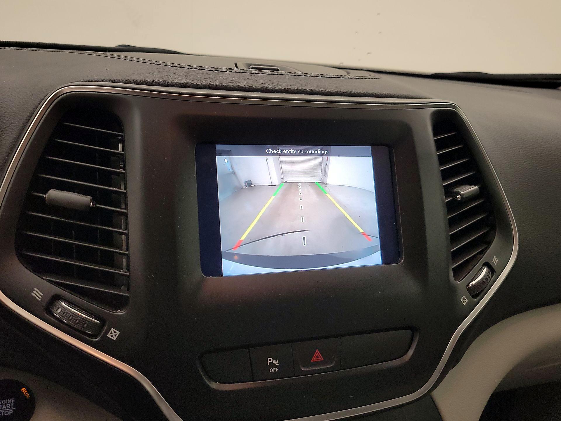 Thumbnail: 2020 Jeep Cherokee - 14