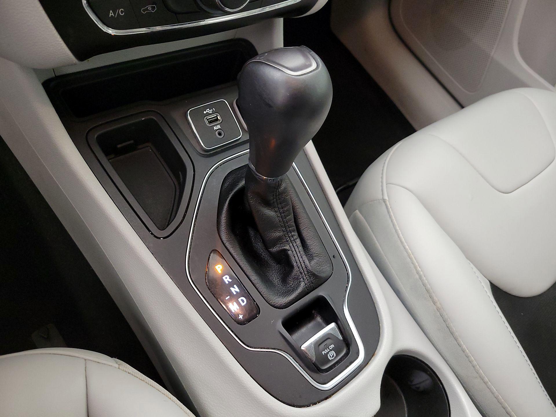 Thumbnail: 2020 Jeep Cherokee - 17