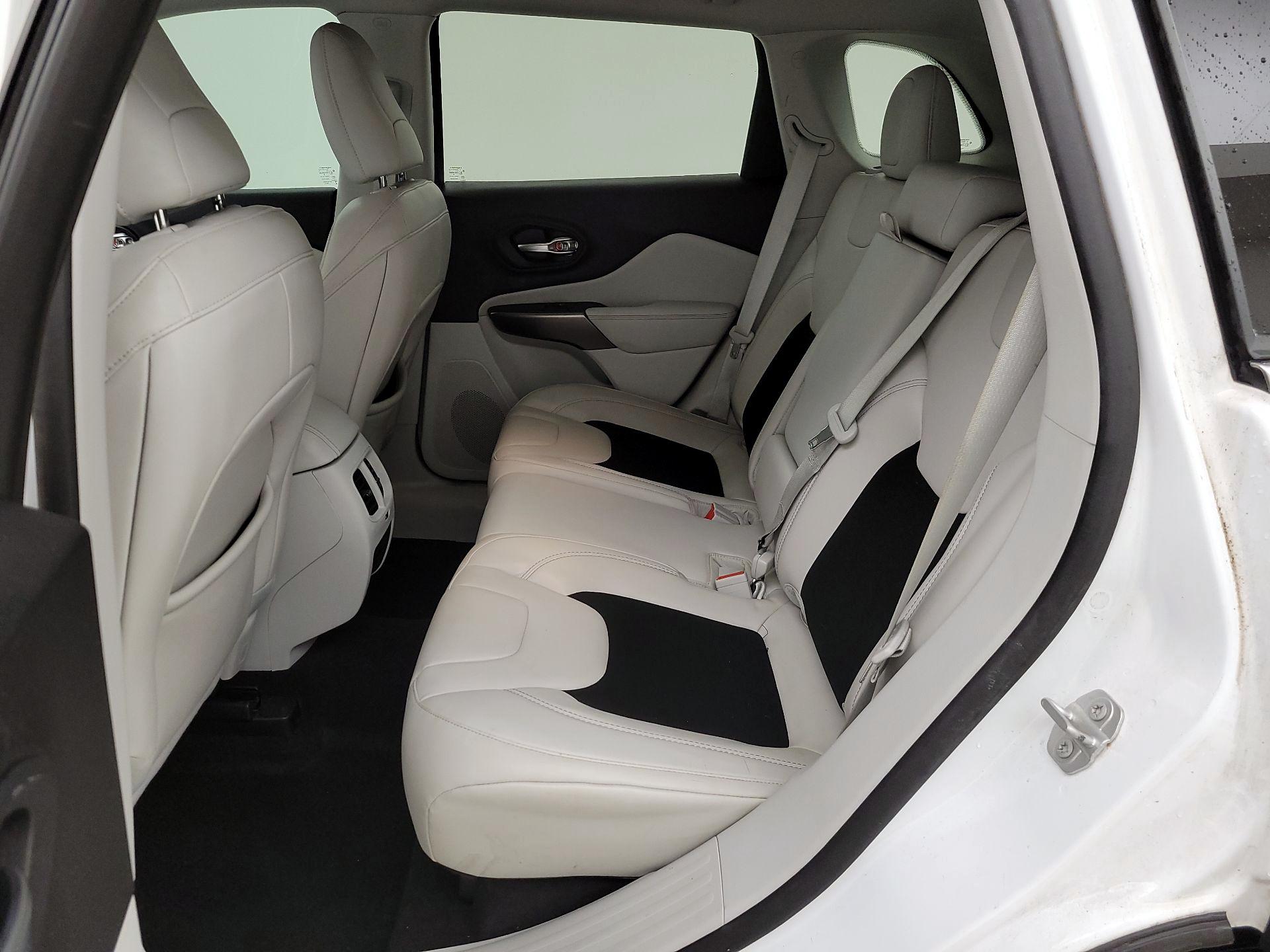 Thumbnail: 2020 Jeep Cherokee - 19