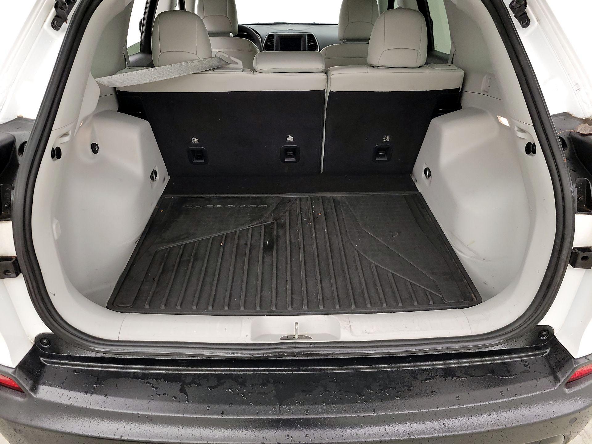 Thumbnail: 2020 Jeep Cherokee - 20