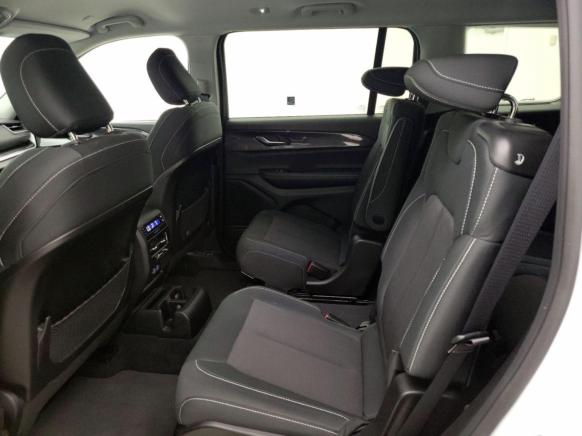 Thumbnail: 2023 Jeep Grand Cherokee L - 19