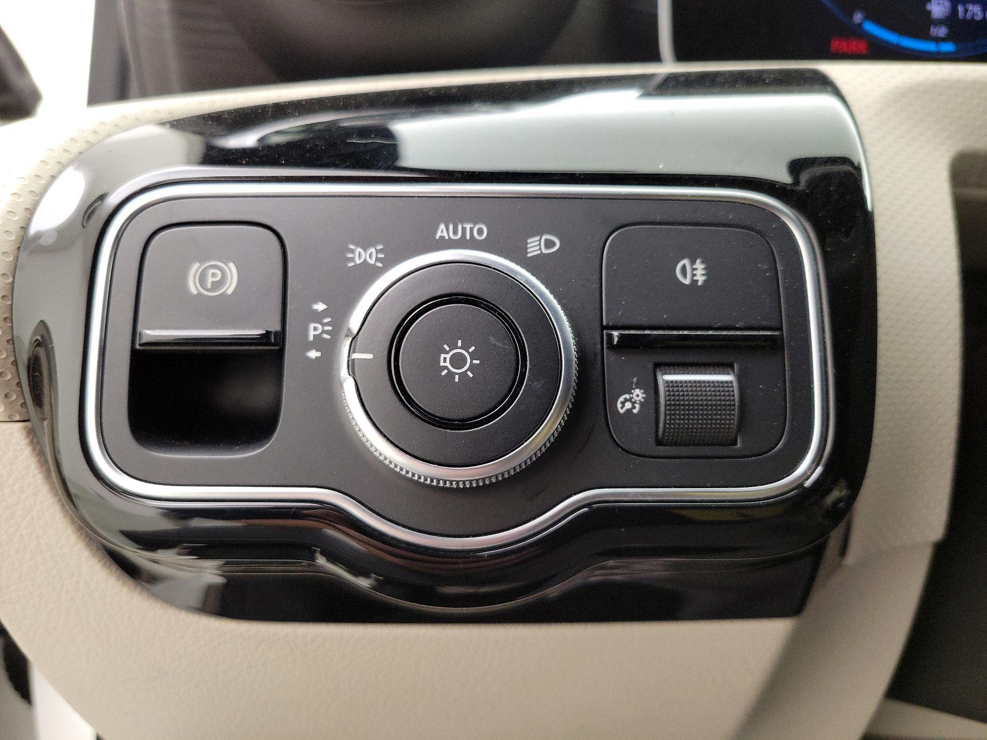 Thumbnail: 2020 Mercedes-Benz A-Class - 13