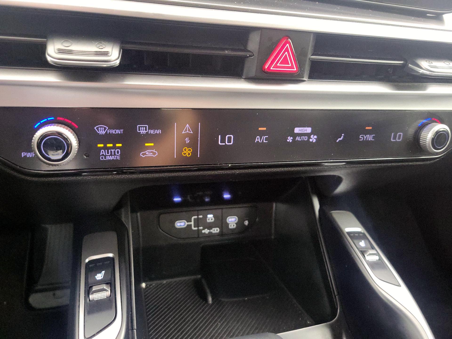 Thumbnail: 2024 Kia Sorento - 17