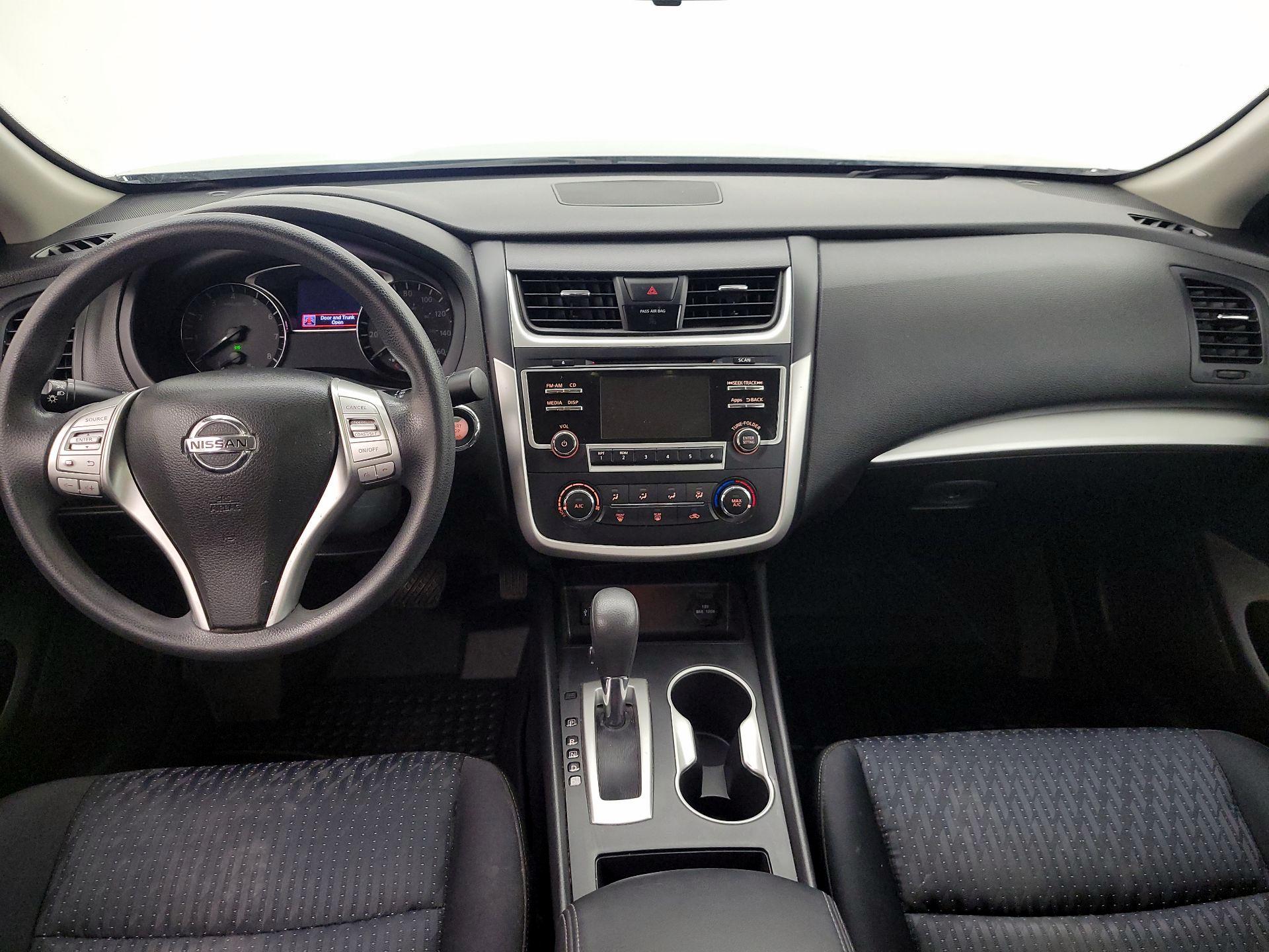 Thumbnail: 2016 Nissan Altima - 9