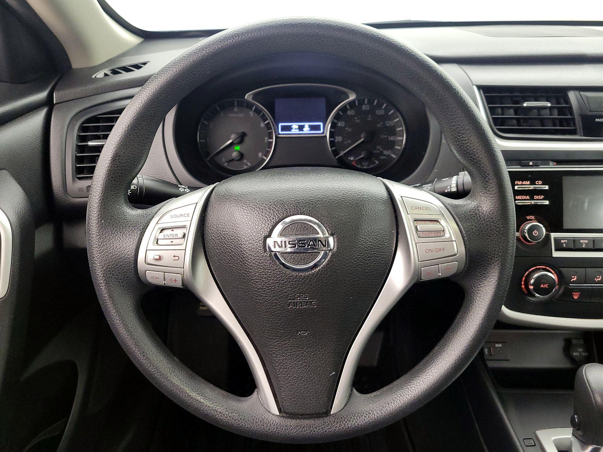 Thumbnail: 2016 Nissan Altima - 10