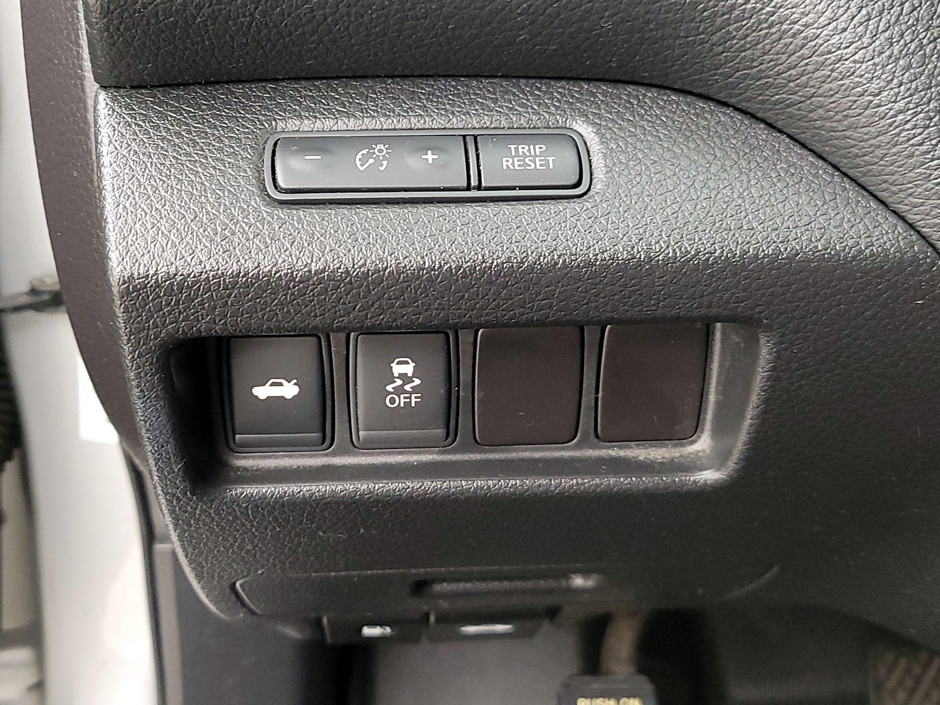 Thumbnail: 2016 Nissan Altima - 13