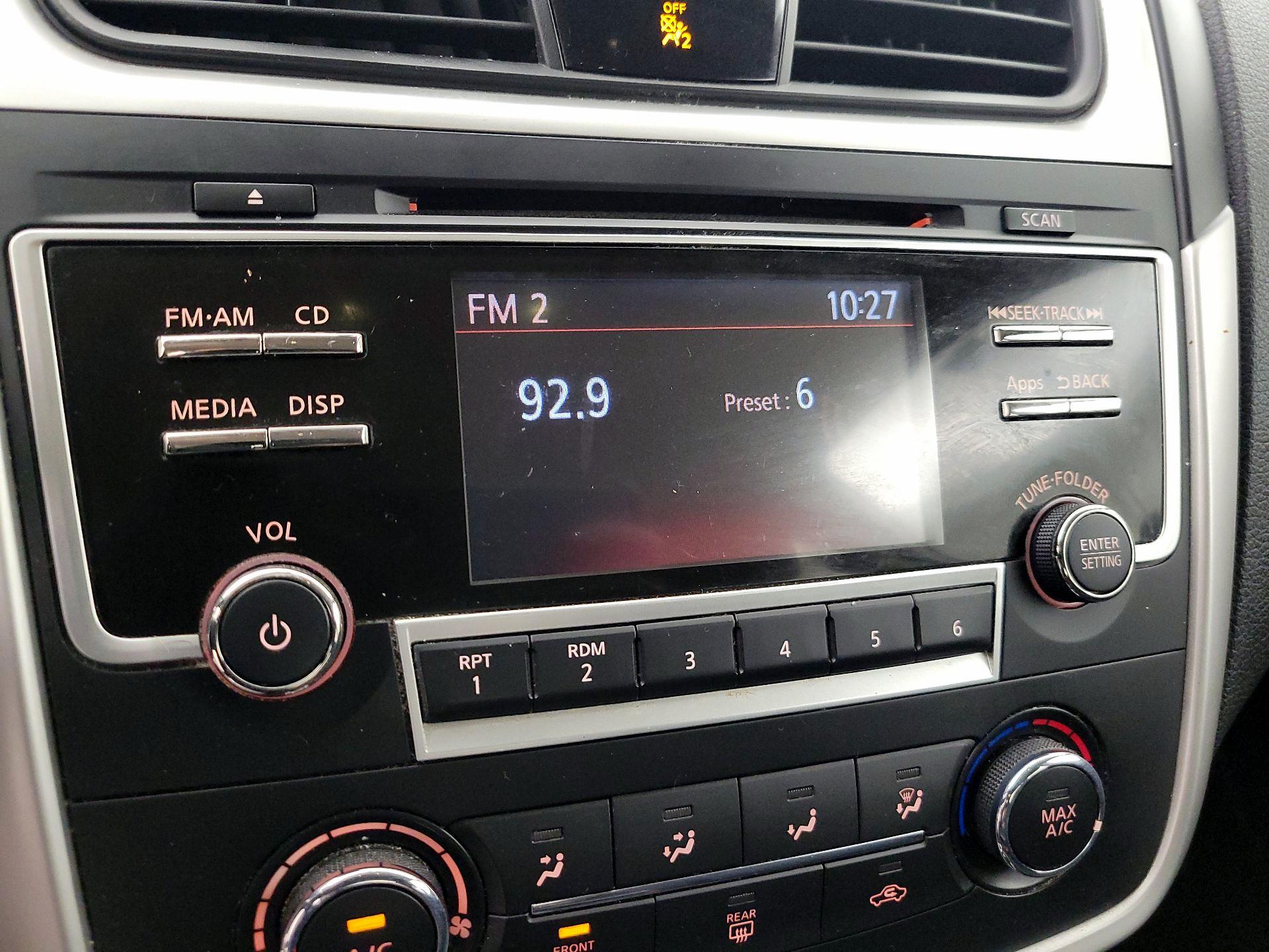 Thumbnail: 2016 Nissan Altima - 15