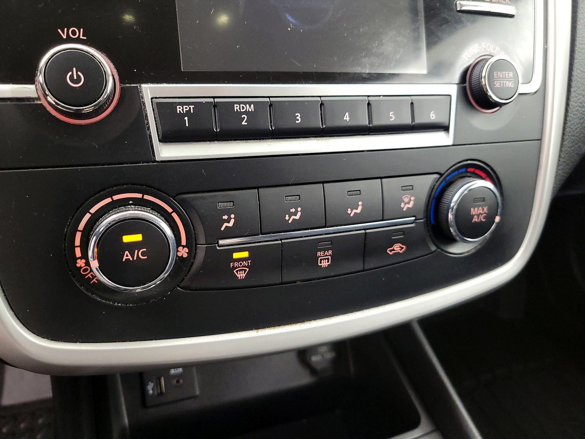 Thumbnail: 2016 Nissan Altima - 16