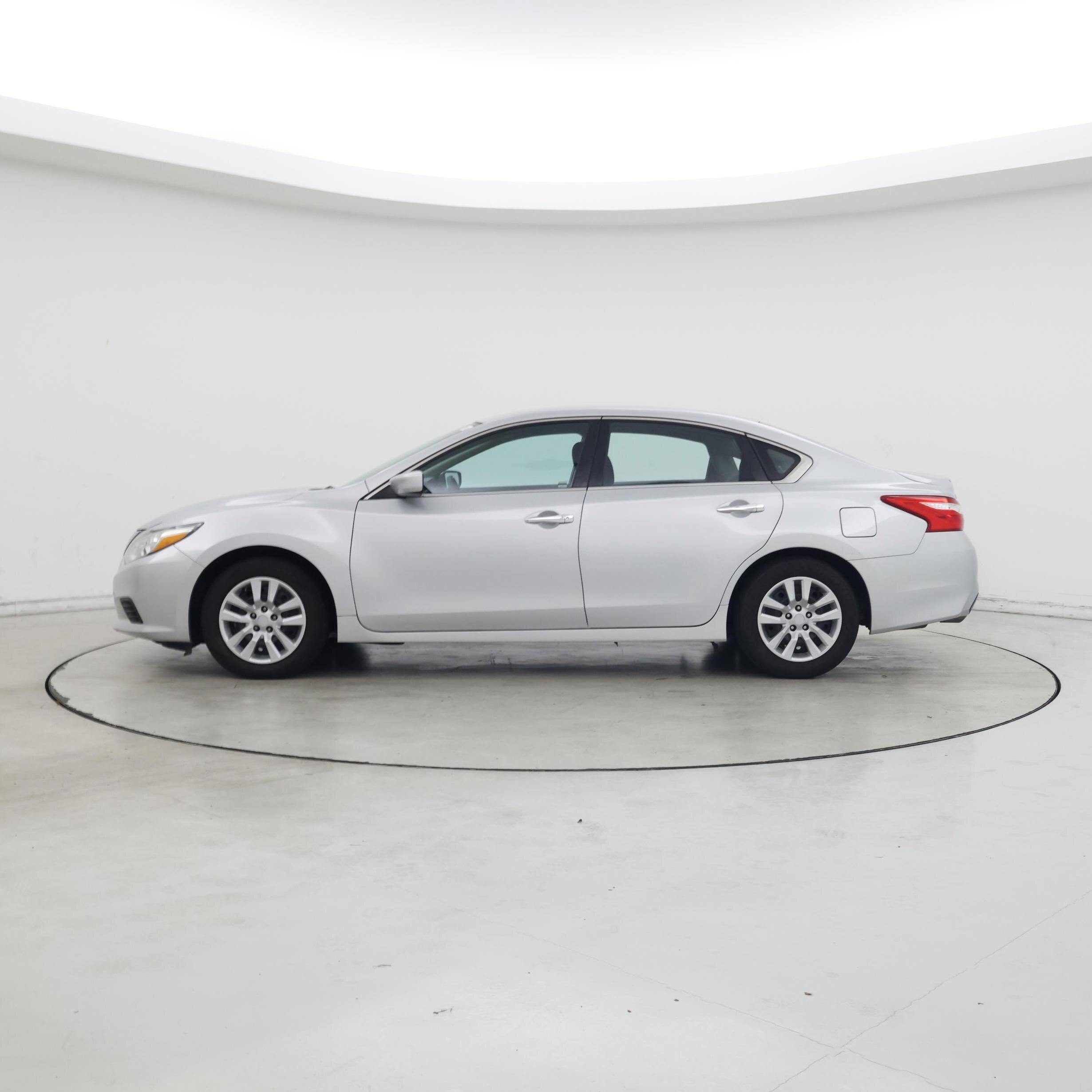 Thumbnail: 2016 Nissan Altima - 3