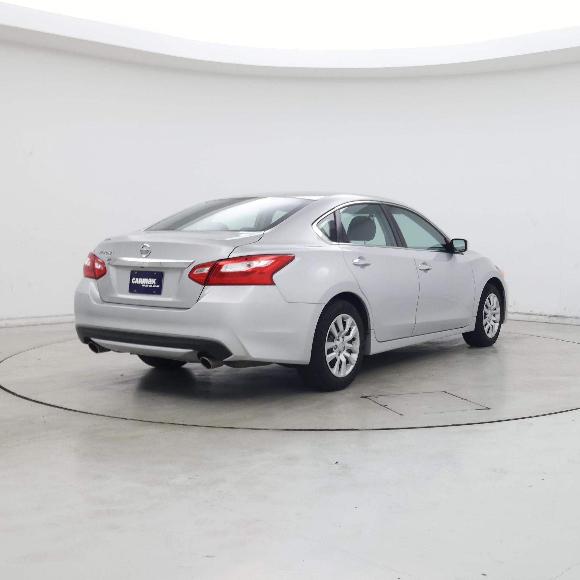 Thumbnail: 2016 Nissan Altima - 8