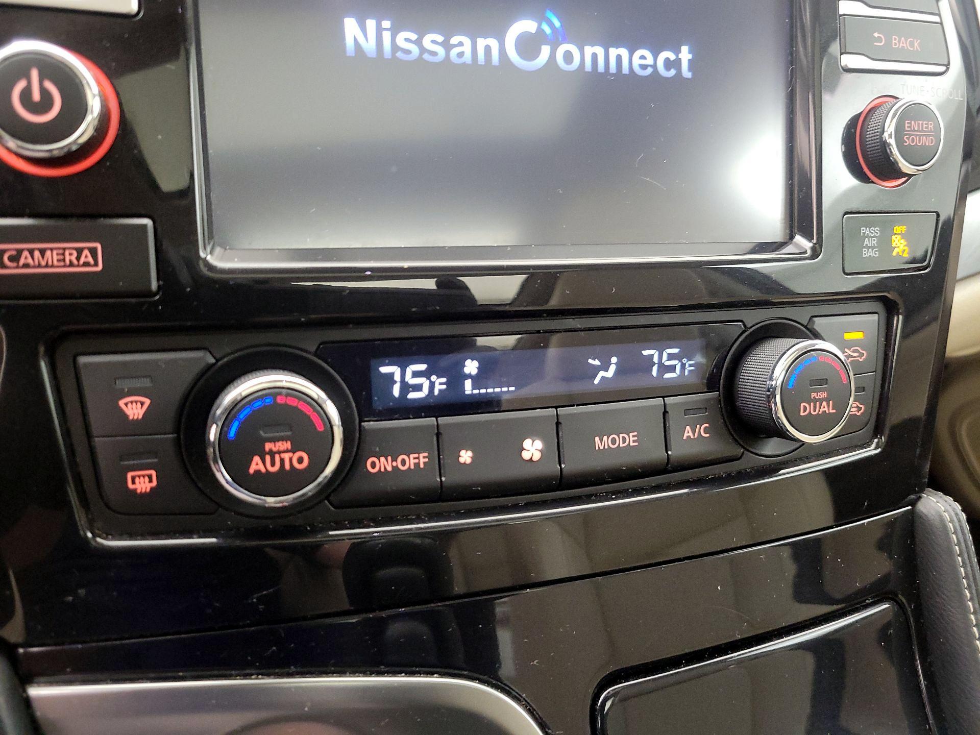 Thumbnail: 2017 Nissan Maxima - 17