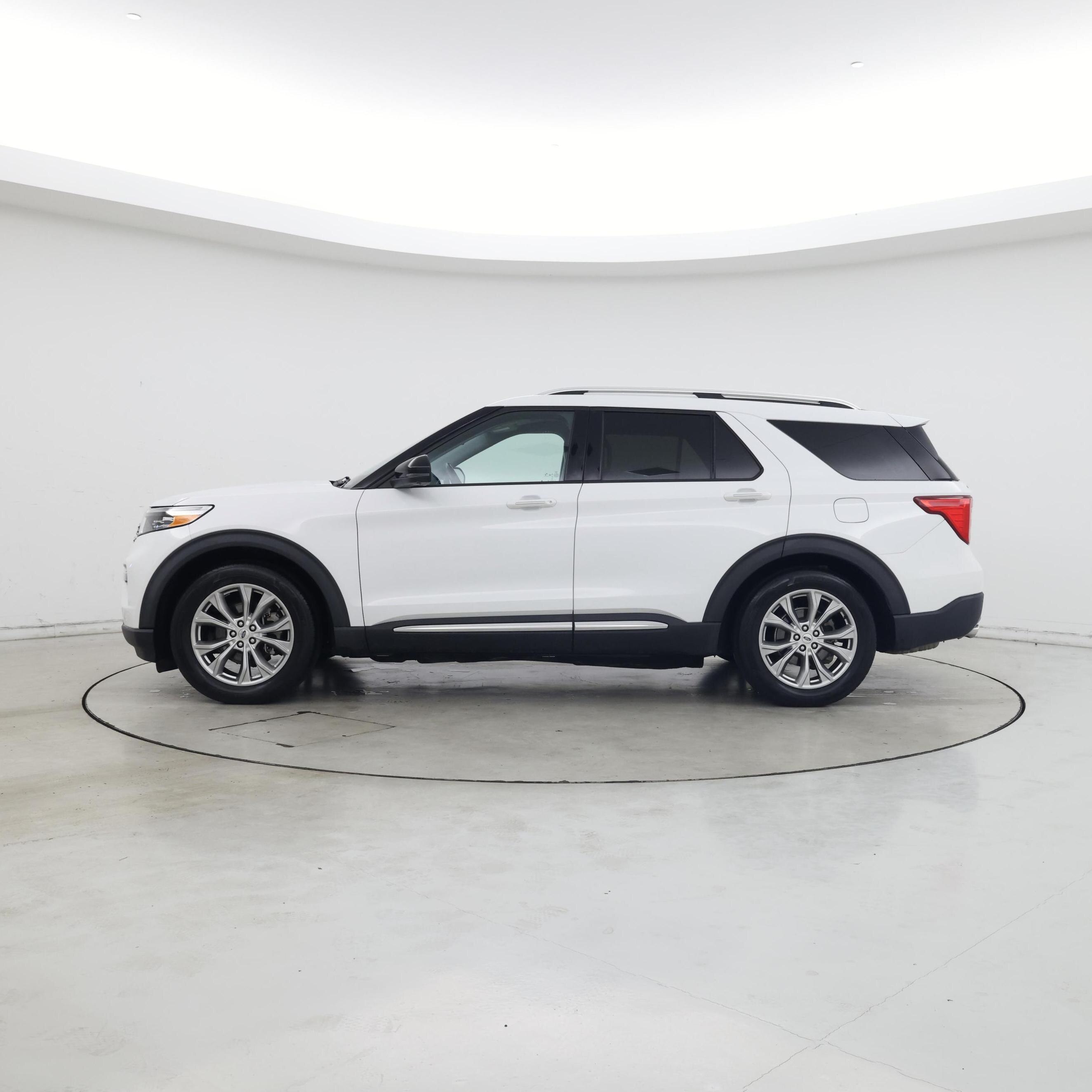 Thumbnail: 2021 Ford Explorer - 3