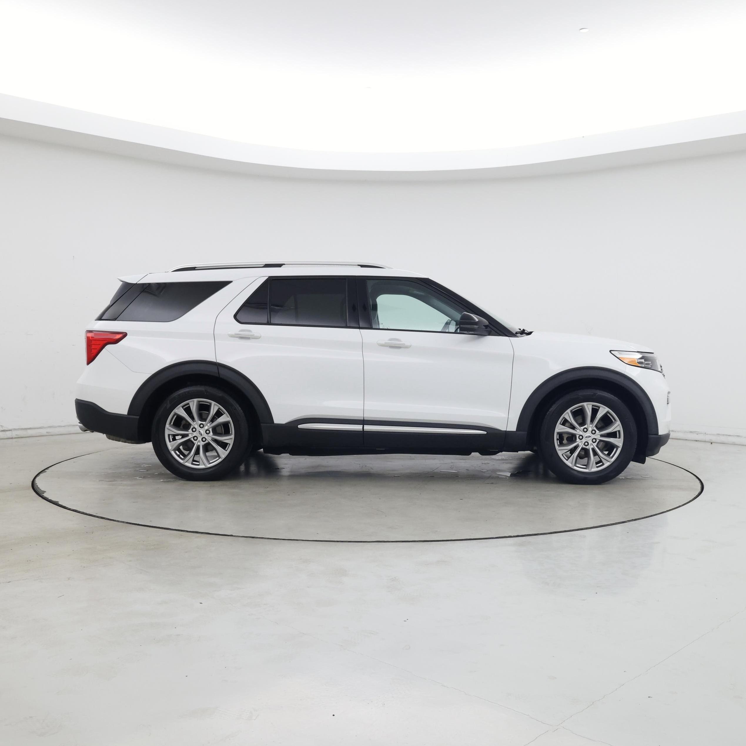 Thumbnail: 2021 Ford Explorer - 7