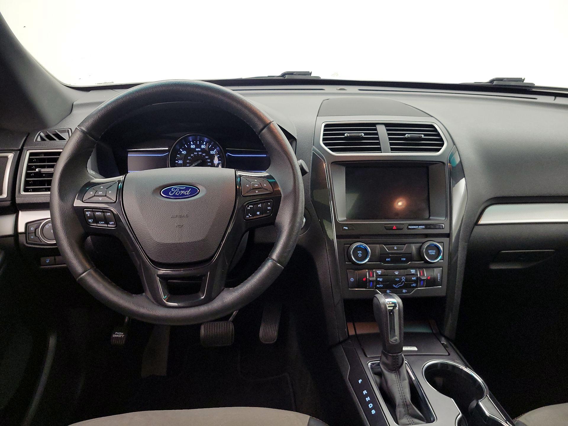 Thumbnail: 2017 Ford Explorer - 10