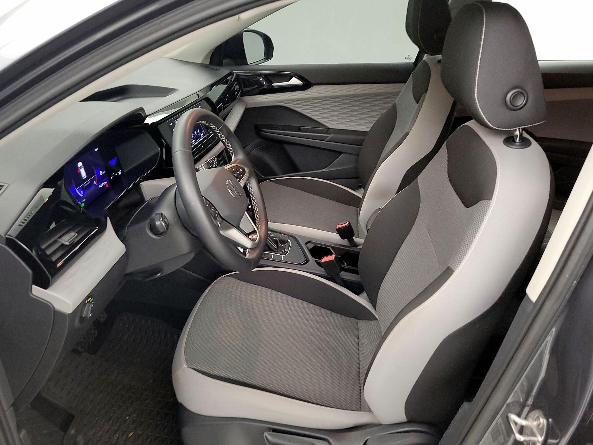 Thumbnail: 2023 Volkswagen Taos - 11