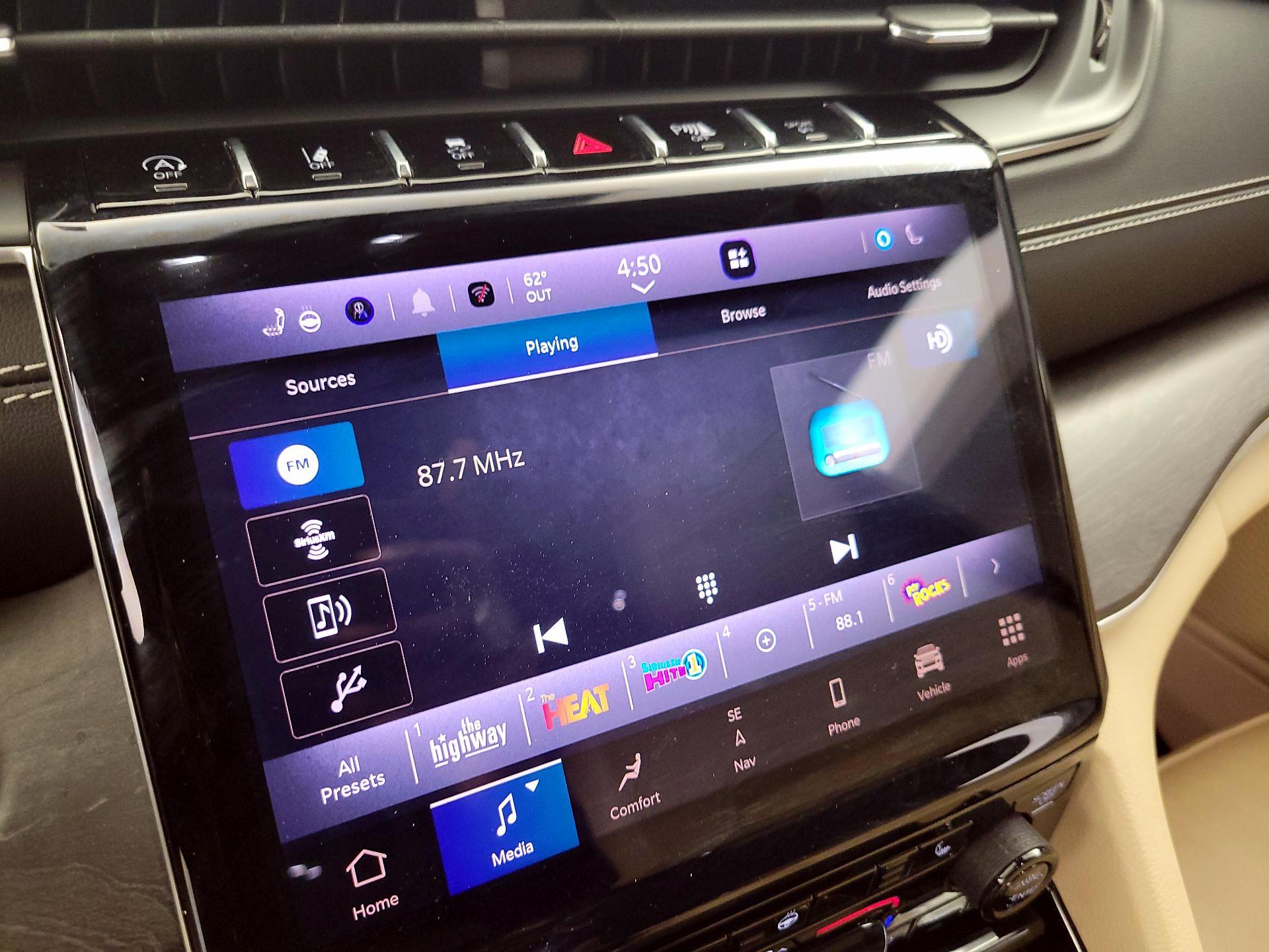 Thumbnail: 2023 Jeep Grand Cherokee - 16