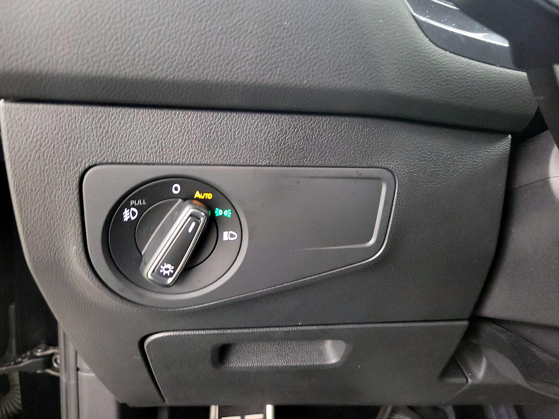 Thumbnail: 2020 Volkswagen Tiguan - 13