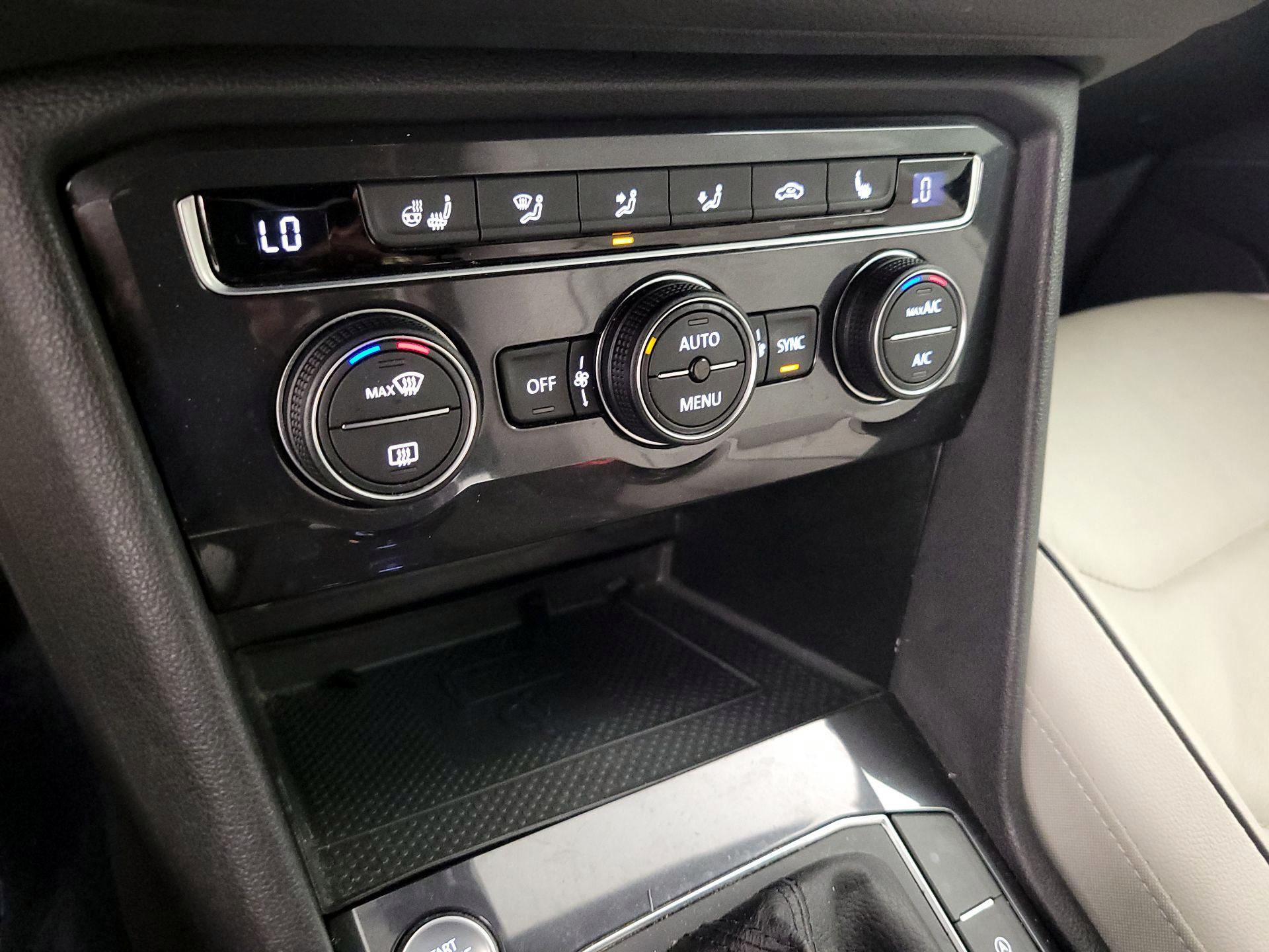 Thumbnail: 2020 Volkswagen Tiguan - 16