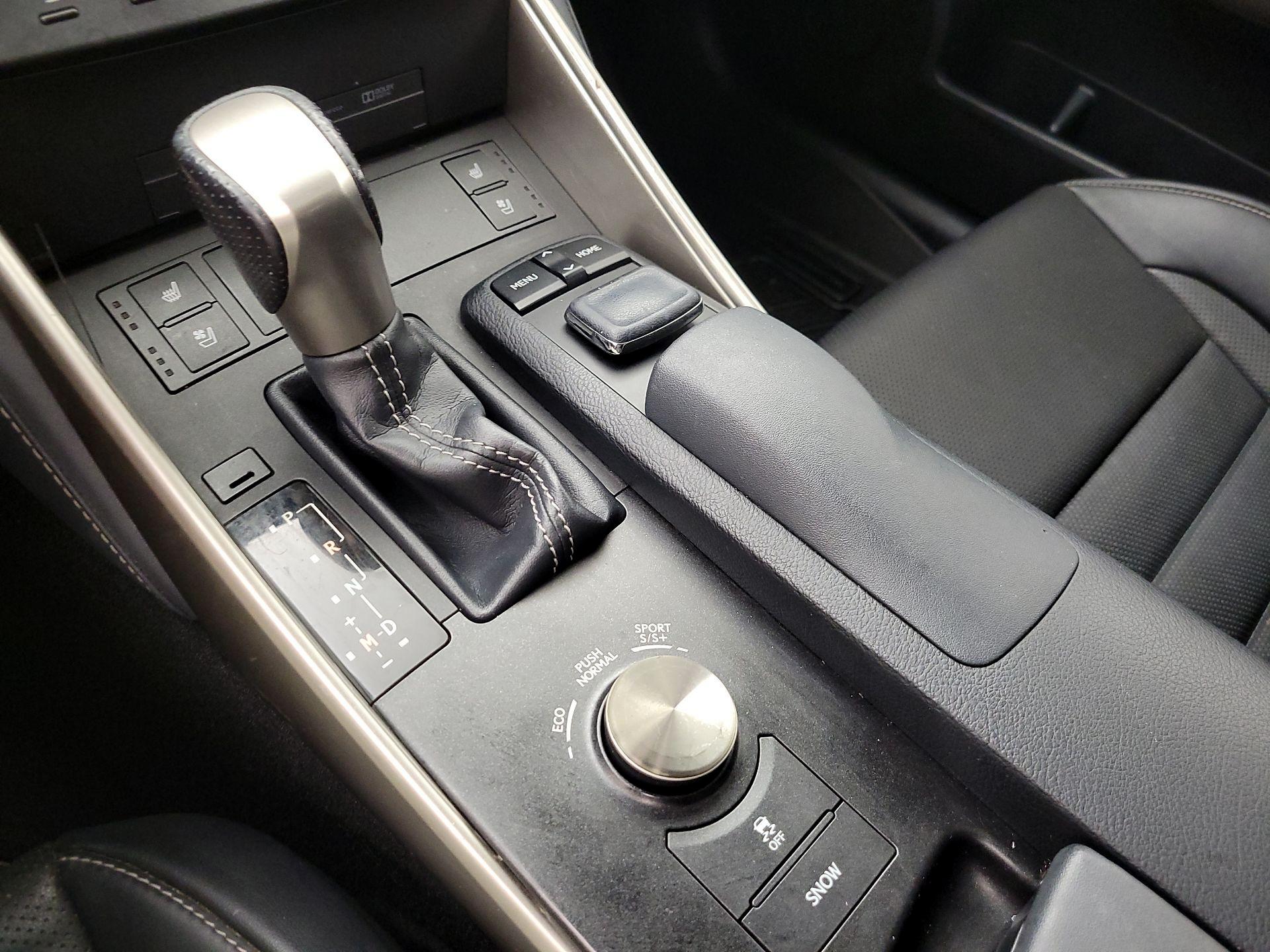 Thumbnail: 2015 Lexus IS - 18