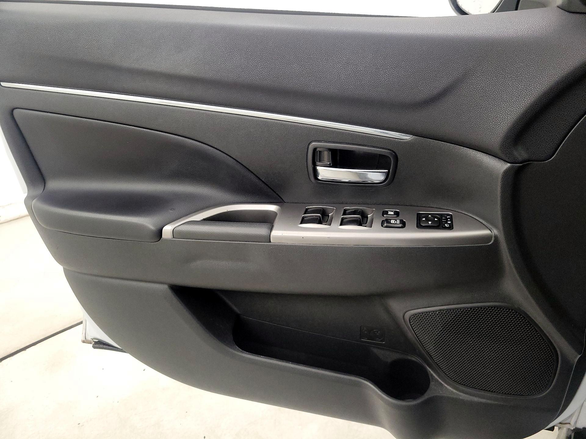 Thumbnail: 2022 Mitsubishi Outlander Sport - 12