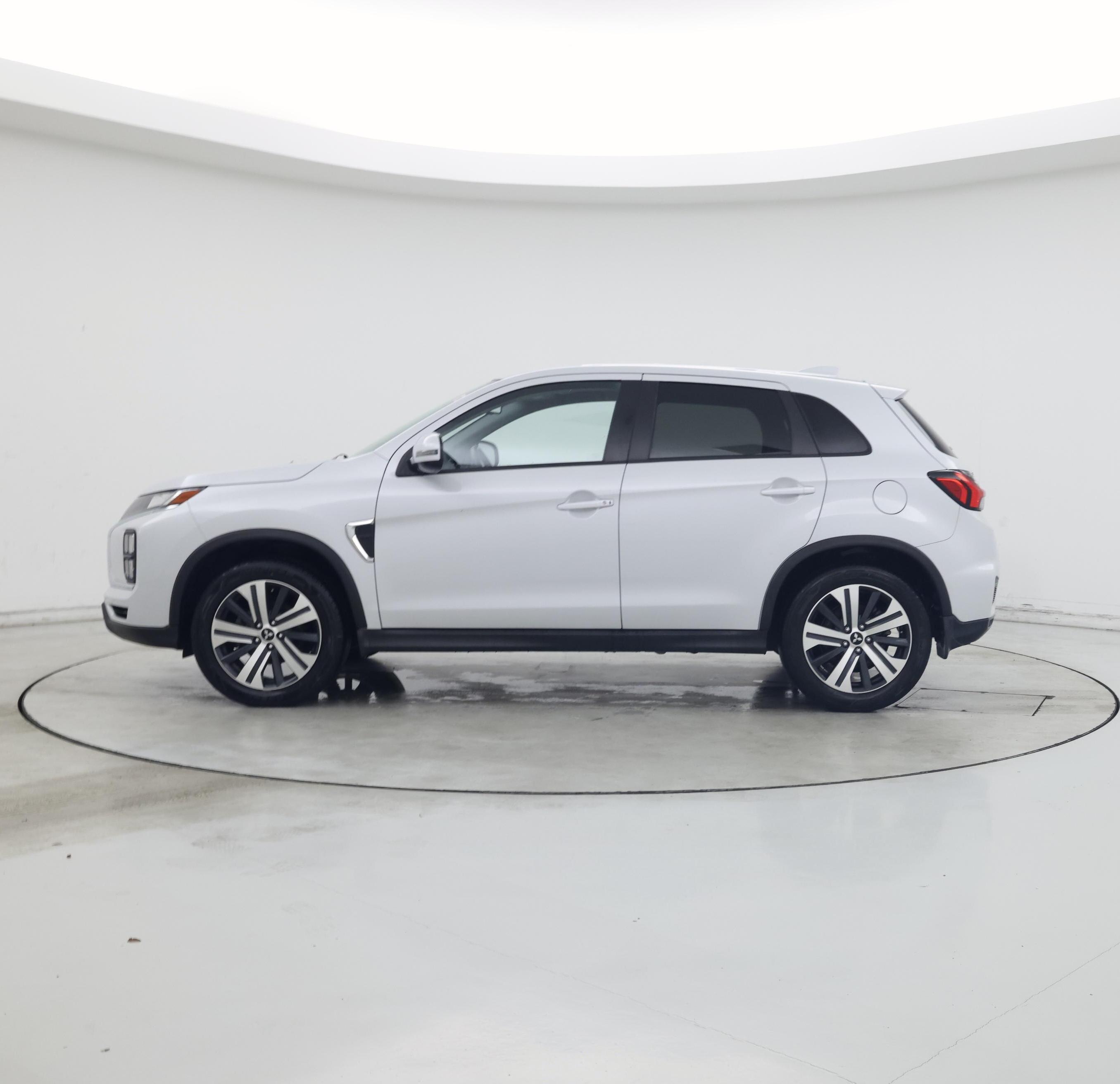 Thumbnail: 2022 Mitsubishi Outlander Sport - 3