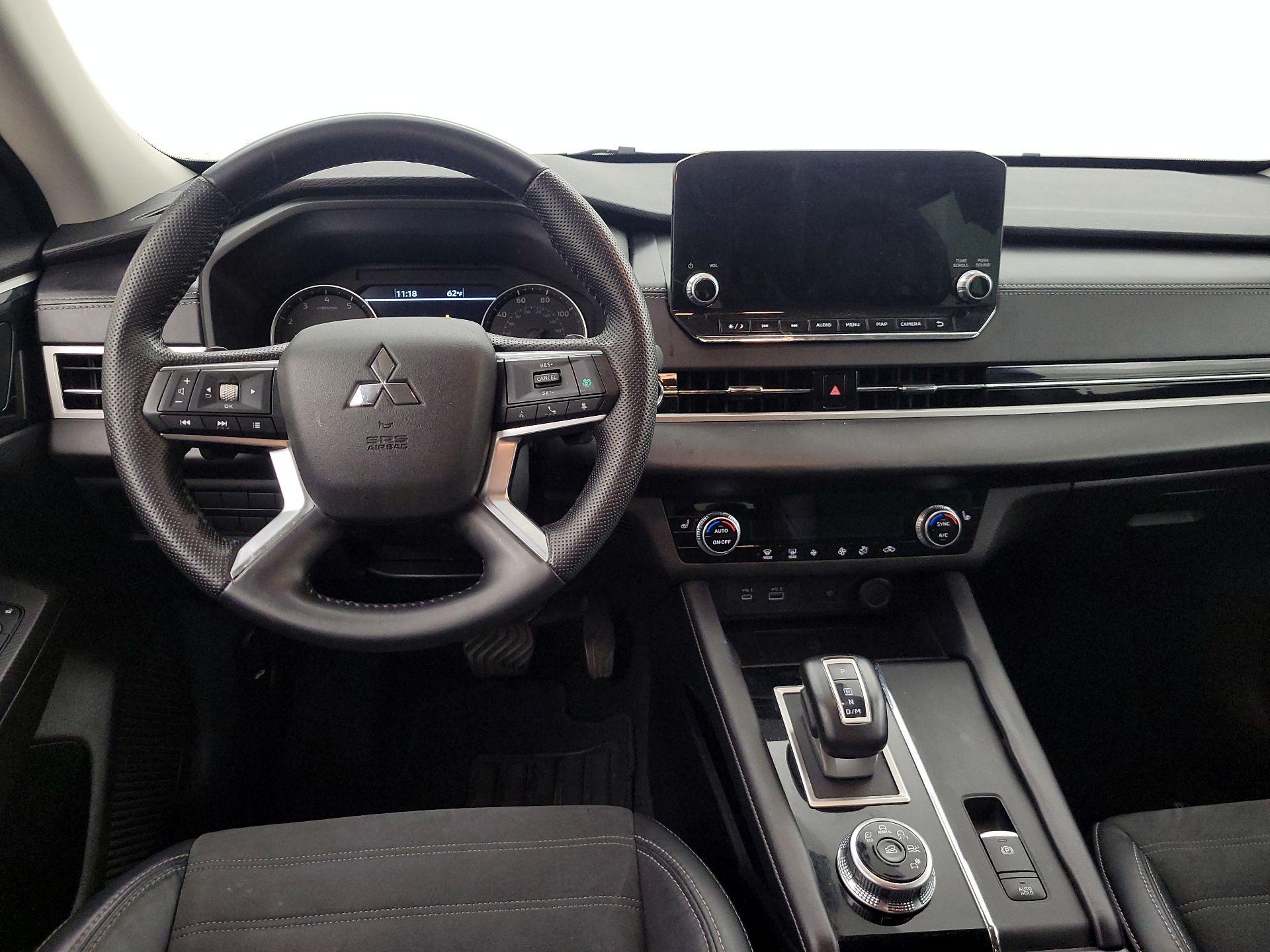 Thumbnail: 2022 Mitsubishi Outlander - 10